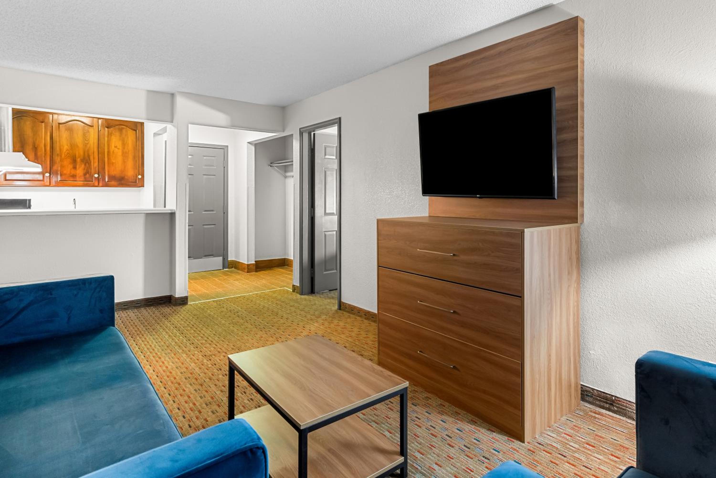 Efficiency Queen Suite with Two Queen Beds - Non-Smoking - Photo 2