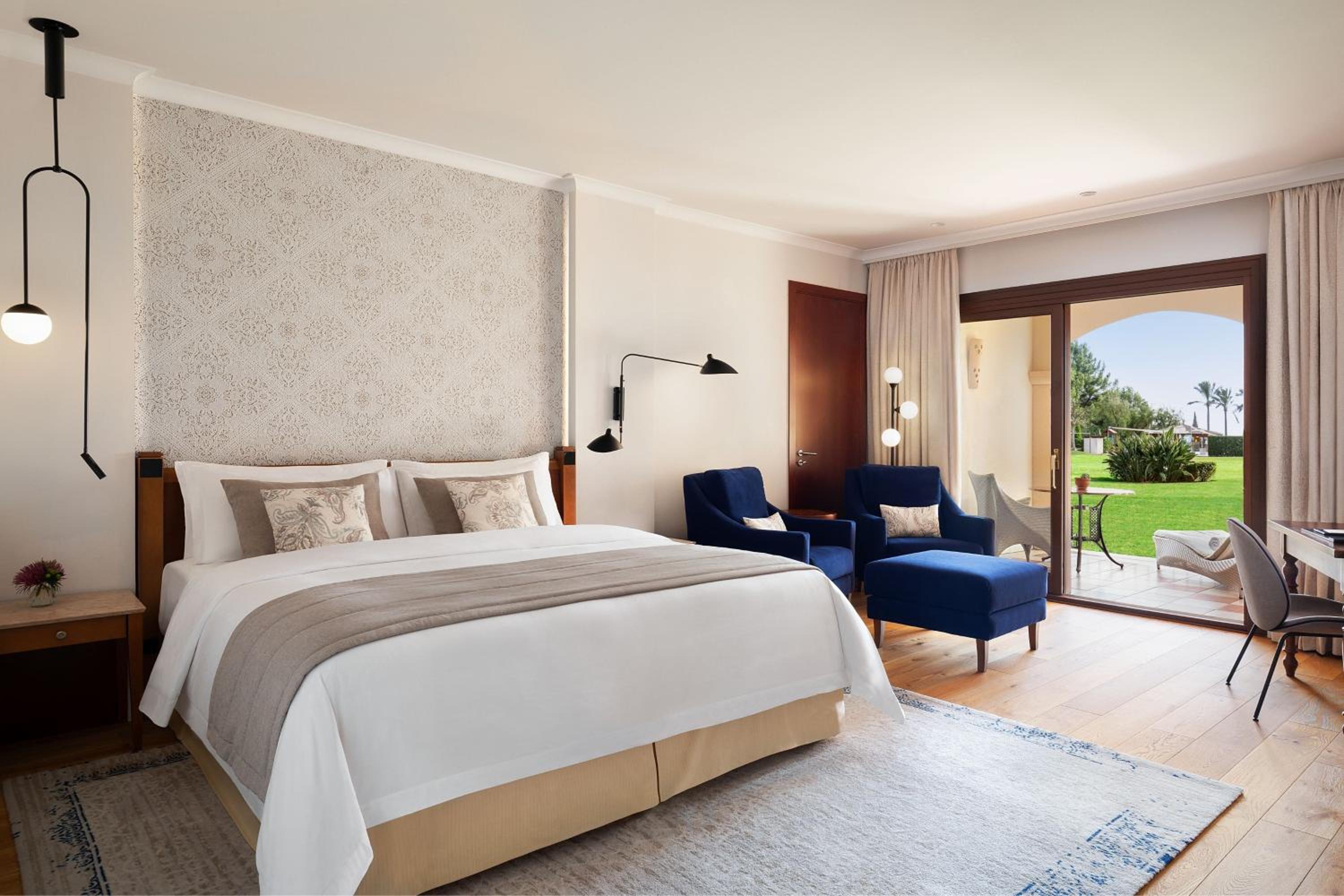 Deluxe King Room with Garden Access