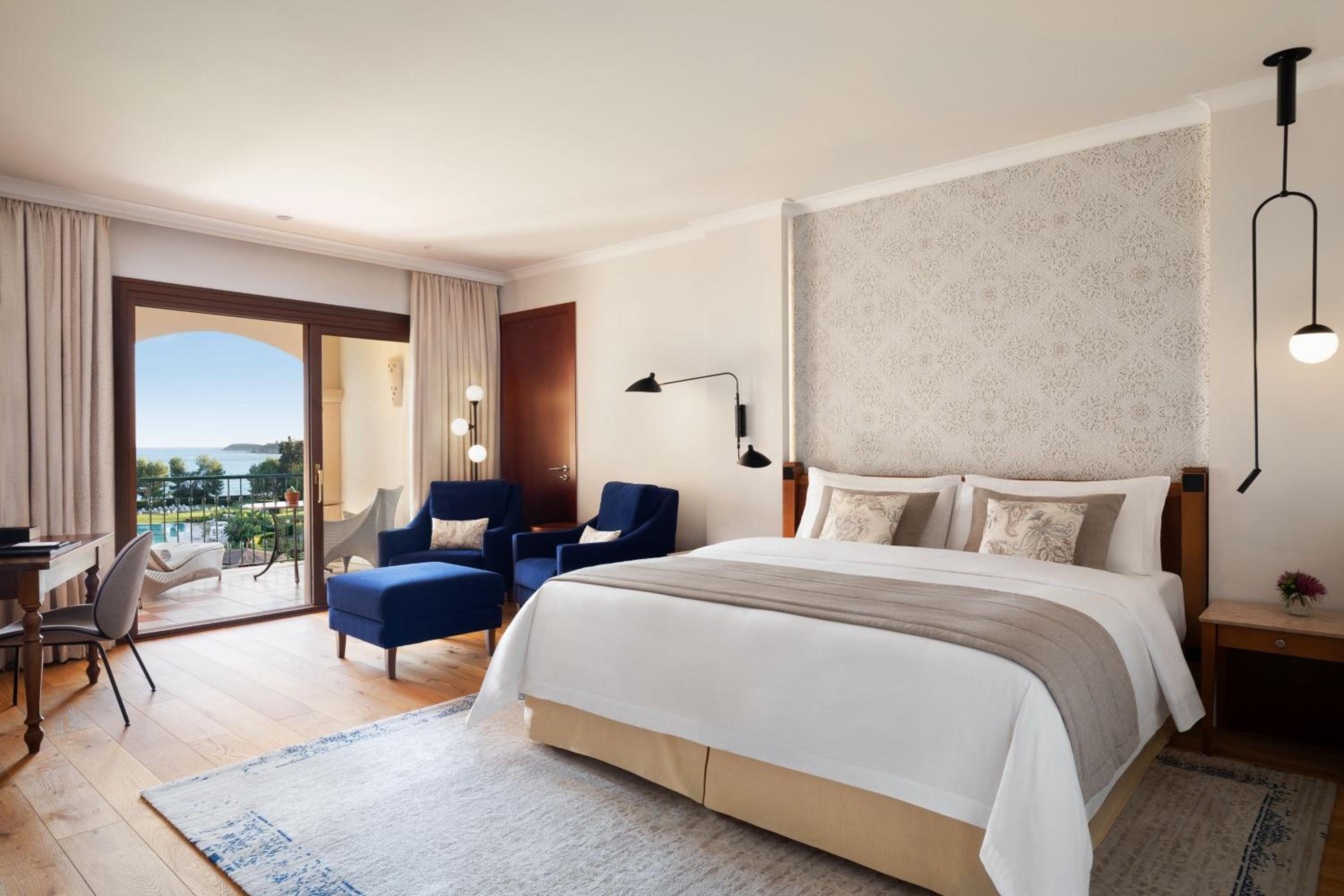 Deluxe King Room with Sea View thumbnail 5