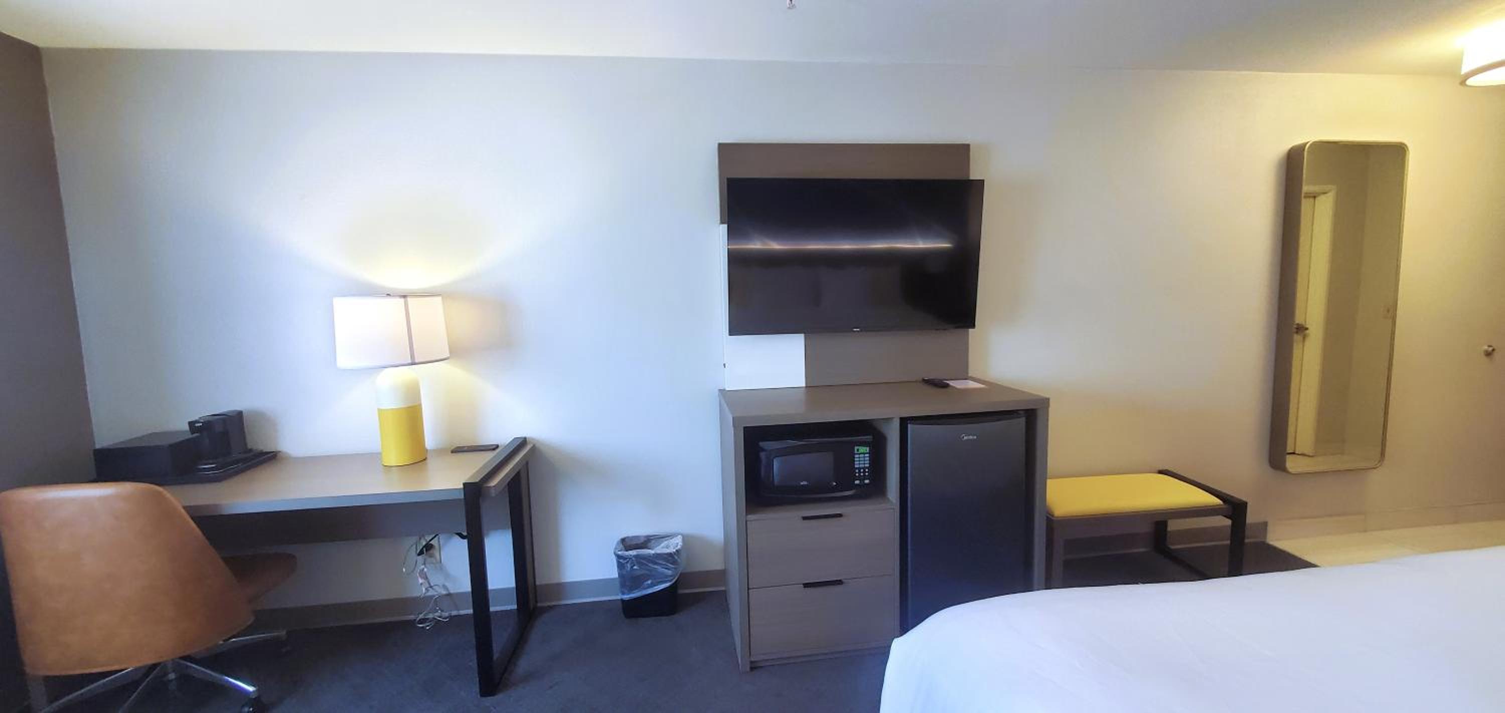 King Room - Non Smoking - Photo 10