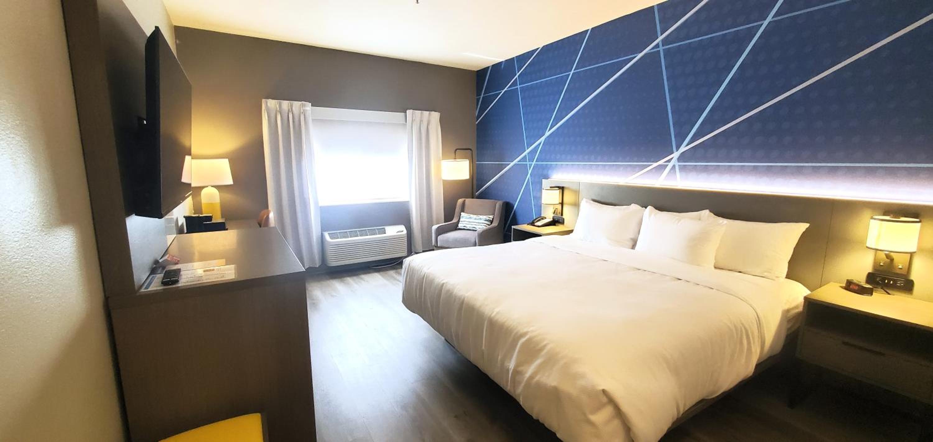 King Room - Non Smoking - Photo 15