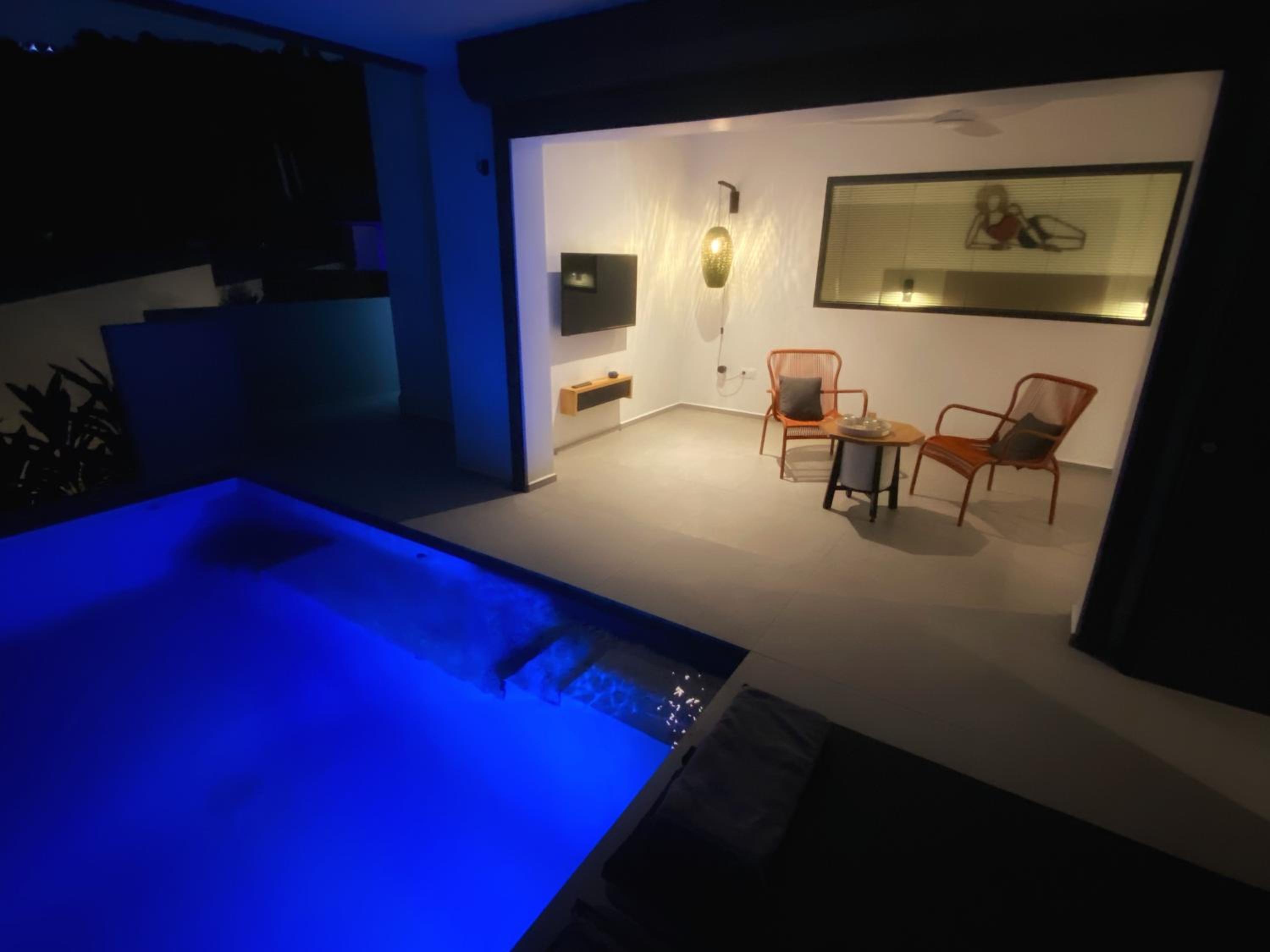 Junior Suite with Private Pool photo 2