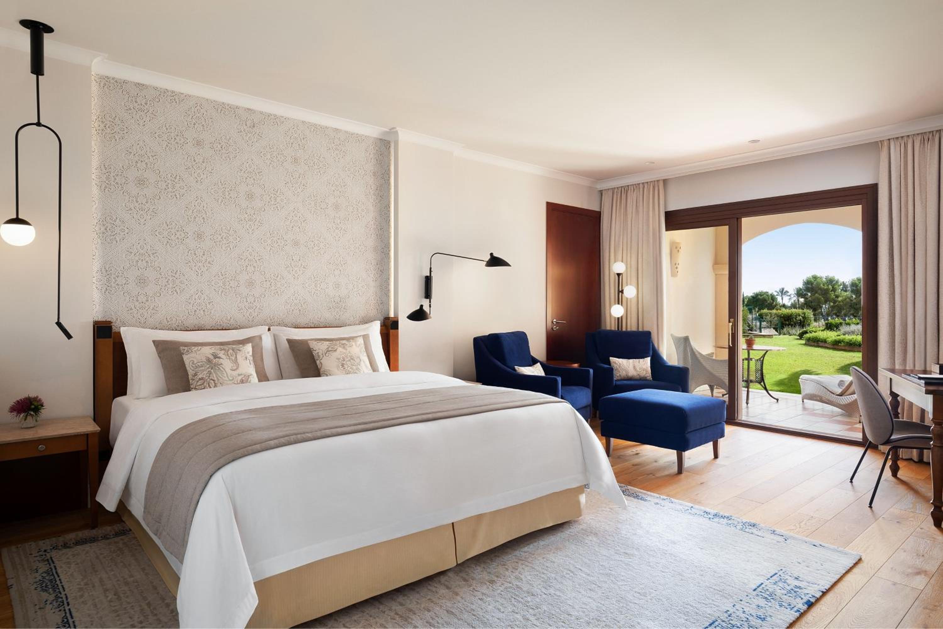 Deluxe King Room with Garden Access