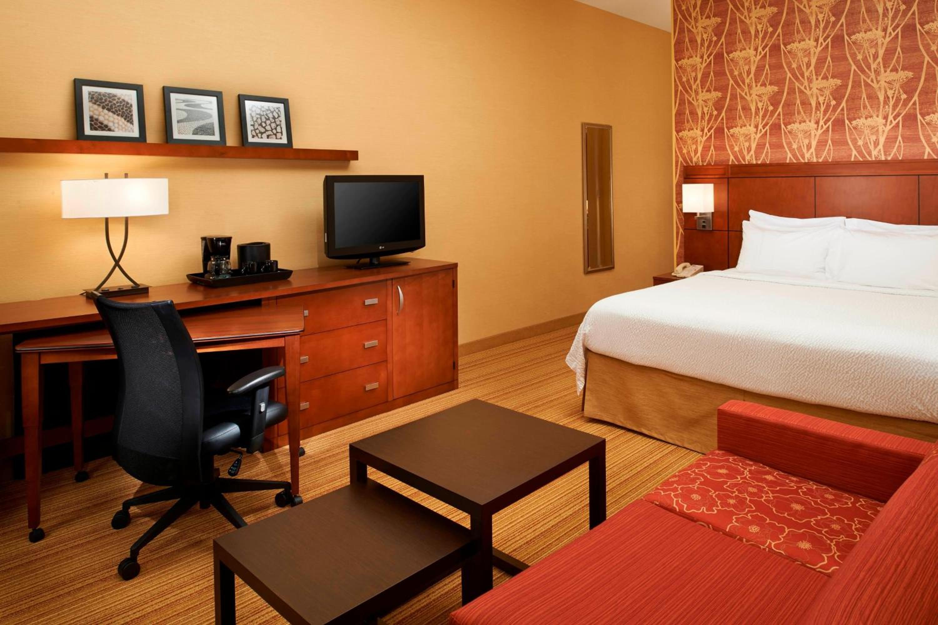 King Room with Sofa Bed - Non-Smoking - Photo 1