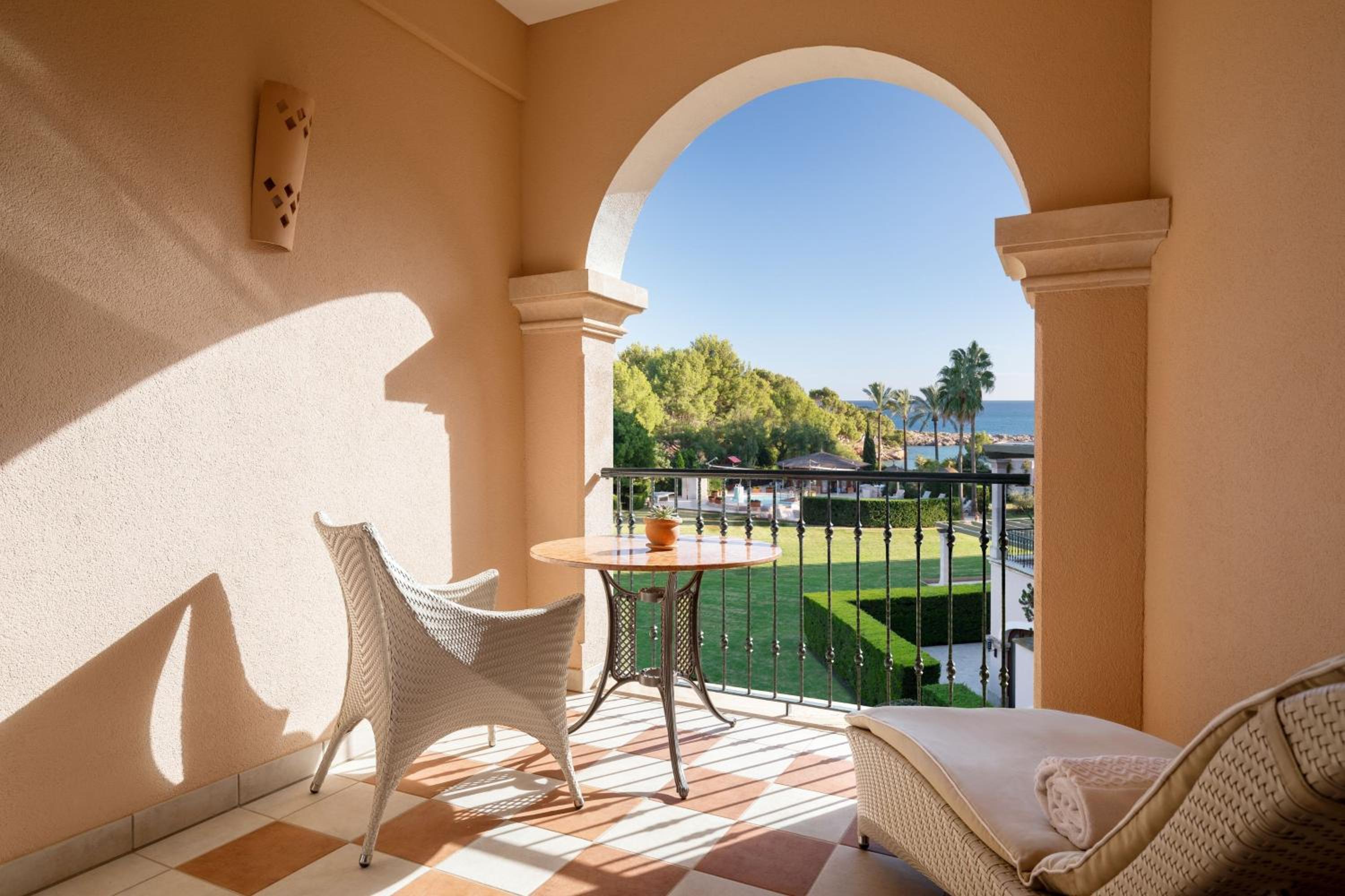Deluxe King Room with Sea View