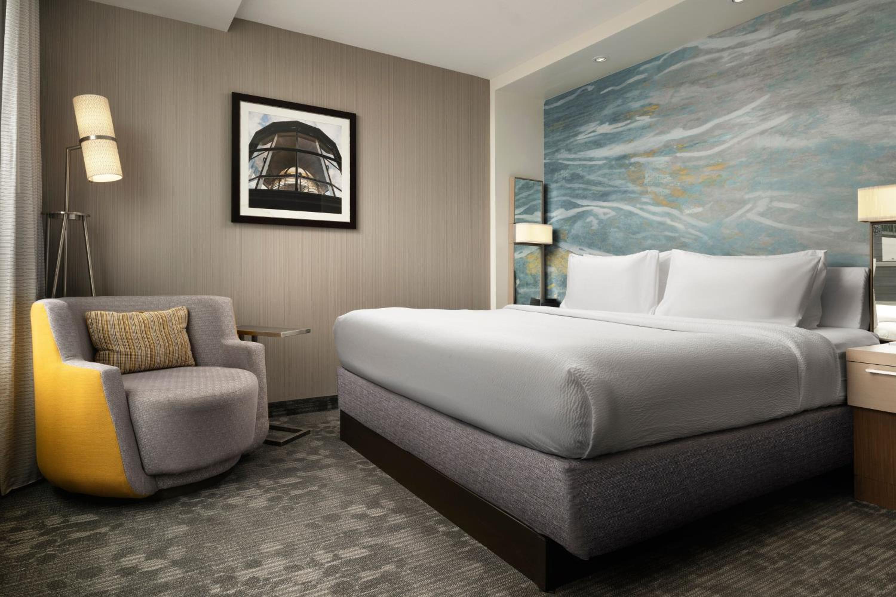 King Room with Adapted Tub - Mobility and Hearing Accessible