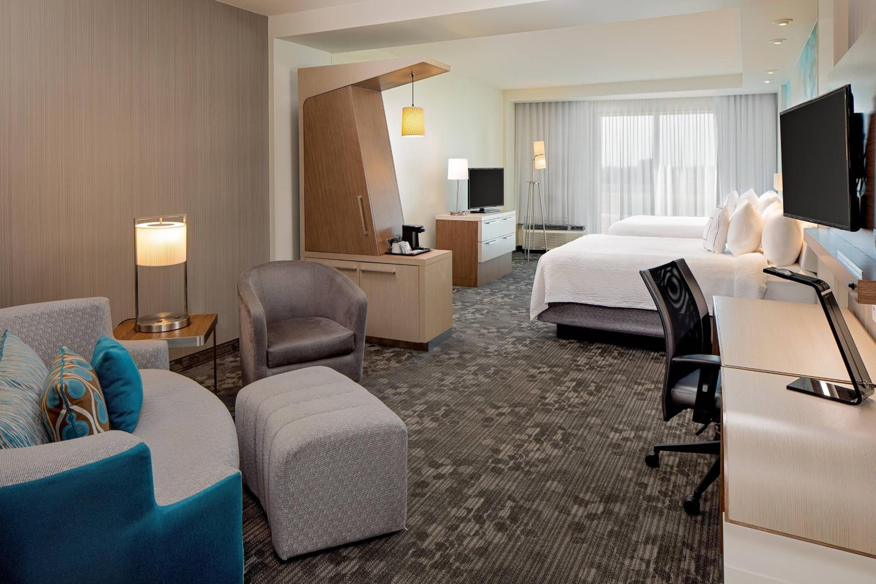 One-Bedroom Queen Suite