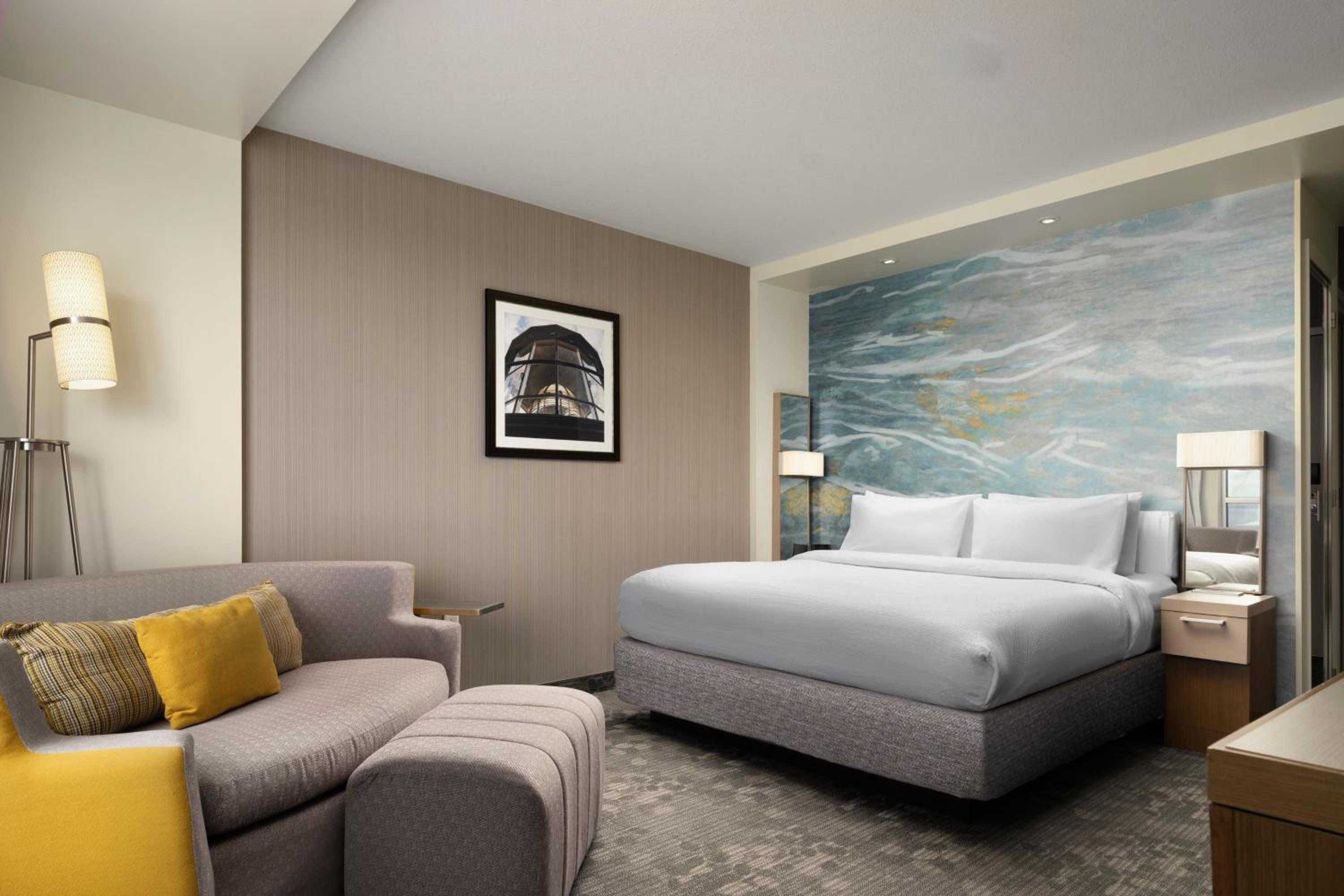 Deluxe Guest room, 1 King, Sofa bed, Bay view photo 2