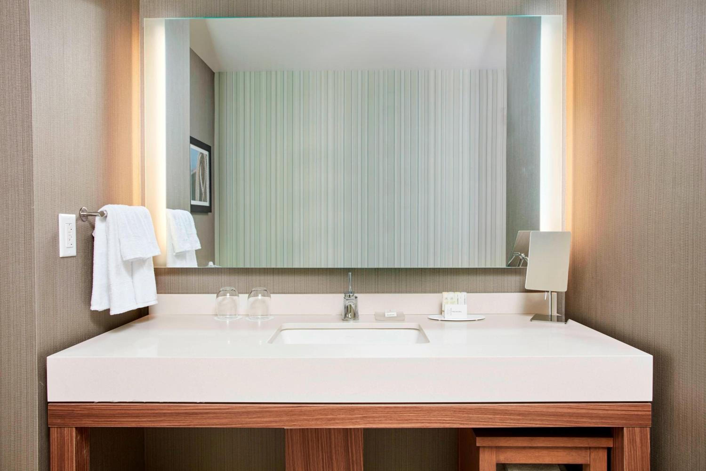 Junior Suite, 1 King, Sofa bed, Bay view photo 2
