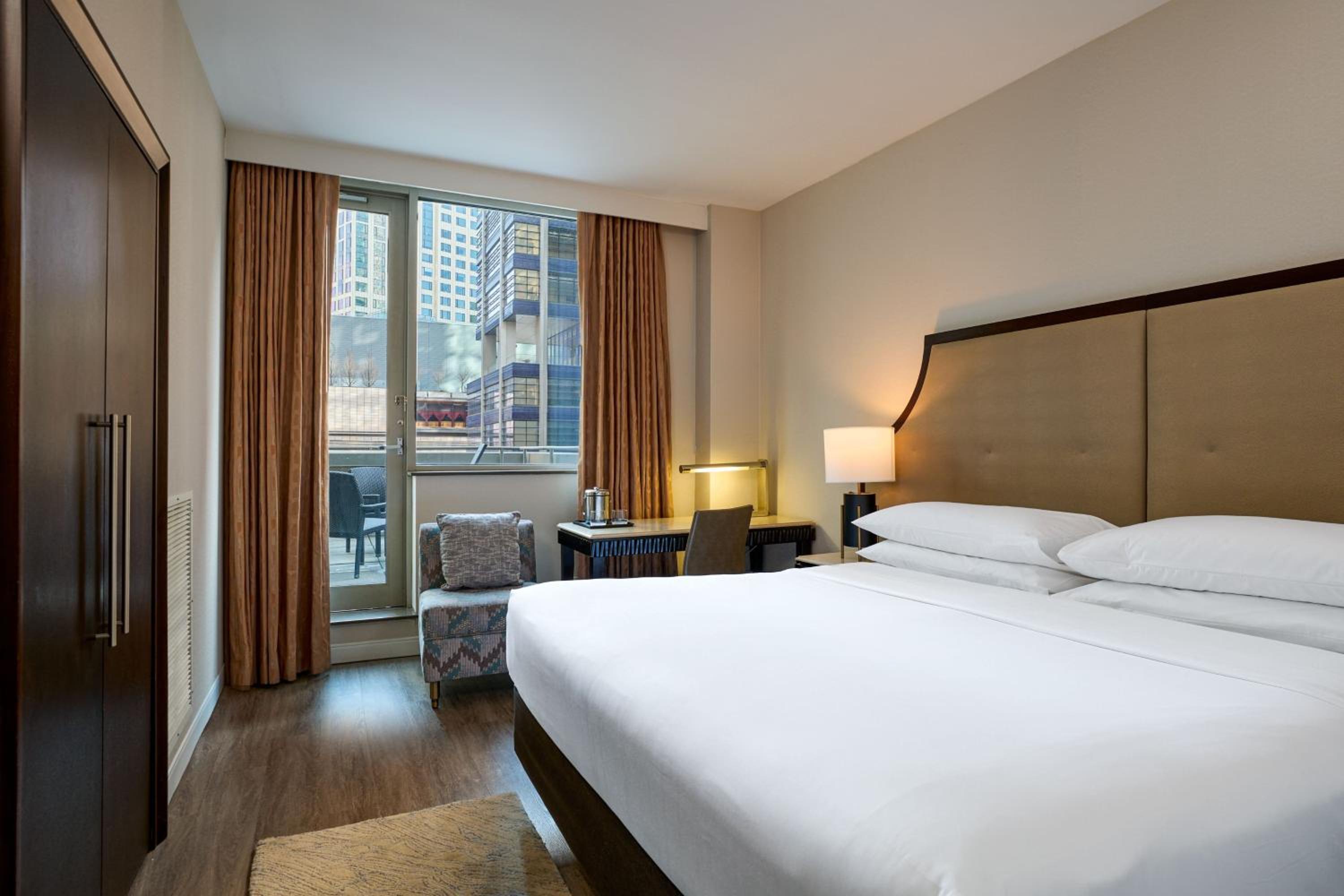 King Room with Balcony photo 1