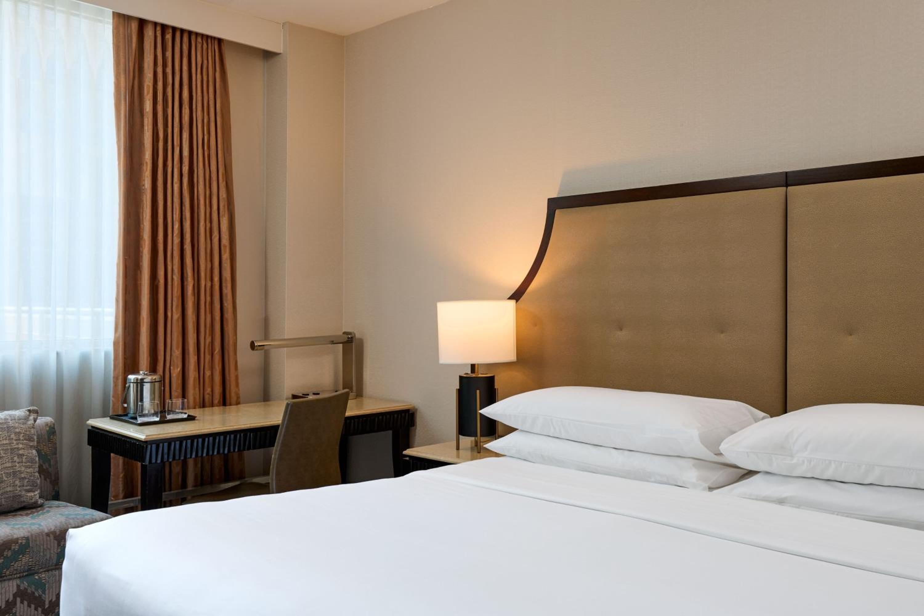 King Room with Balcony photo 2