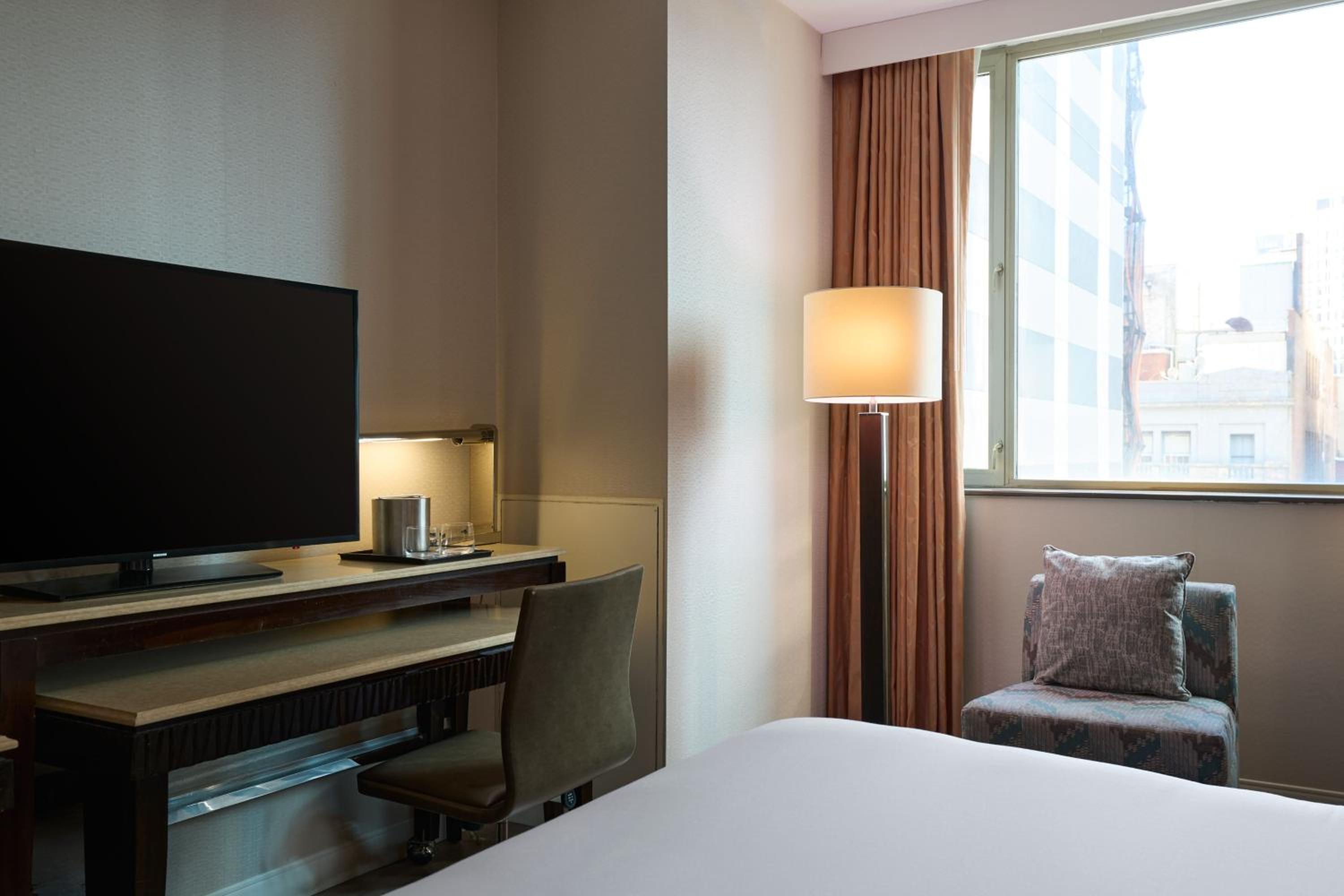 Guest Room, 1 King - Photo 2