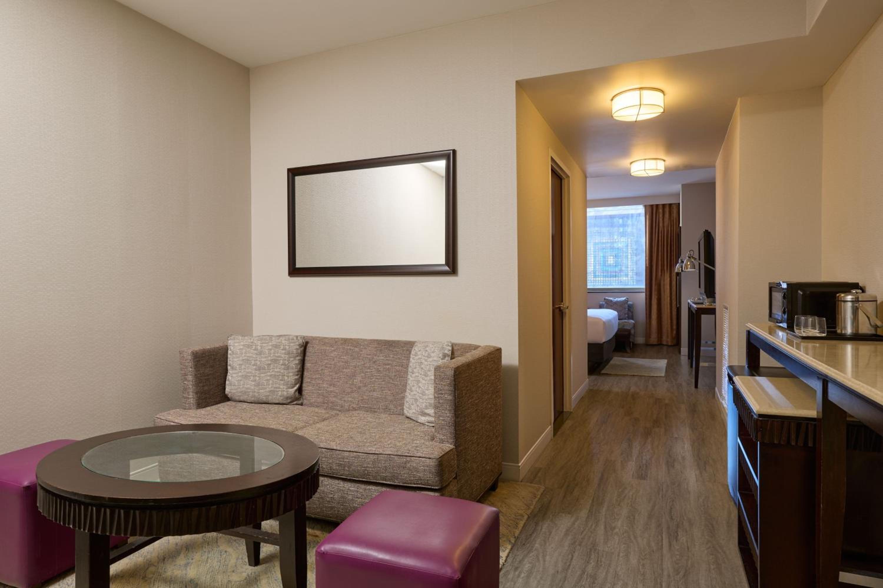 Suite, 1 King, Sofa bed - Photo 6