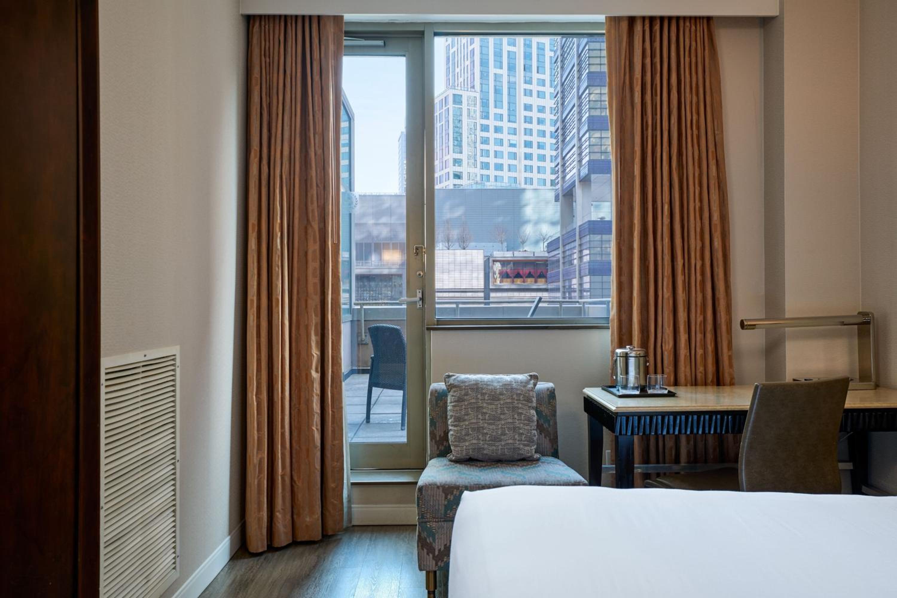 King Room with Balcony photo 3
