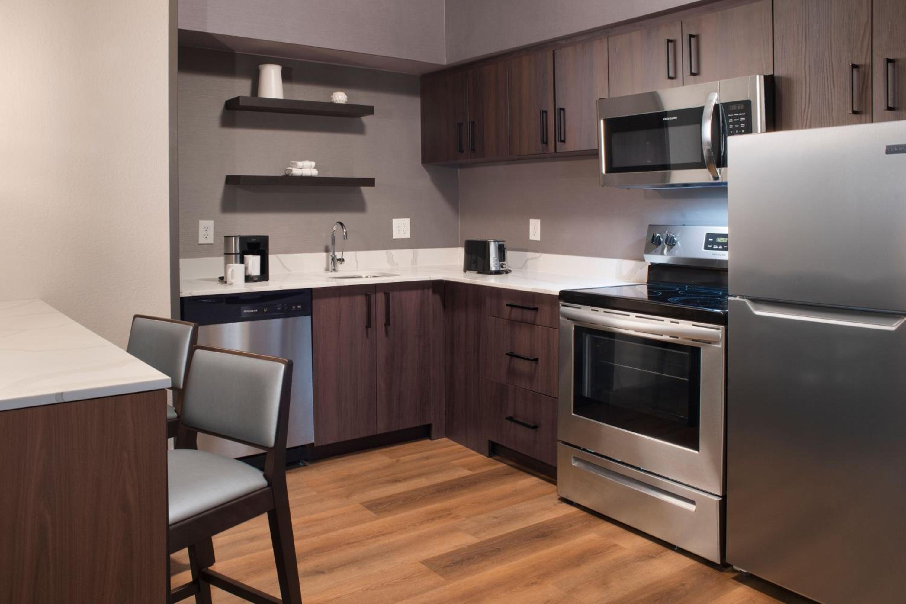 Two-Bedroom Suite - Photo 2