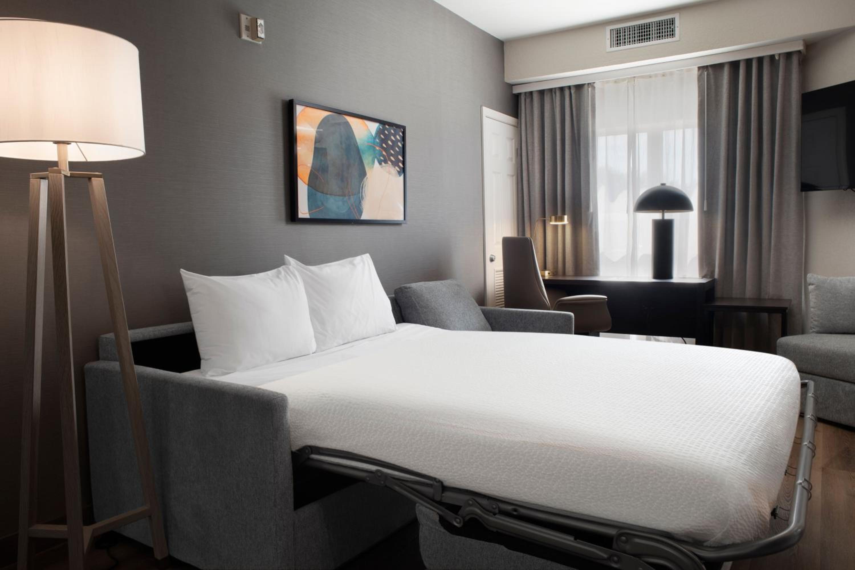 Two-Bedroom Suite - Photo 3