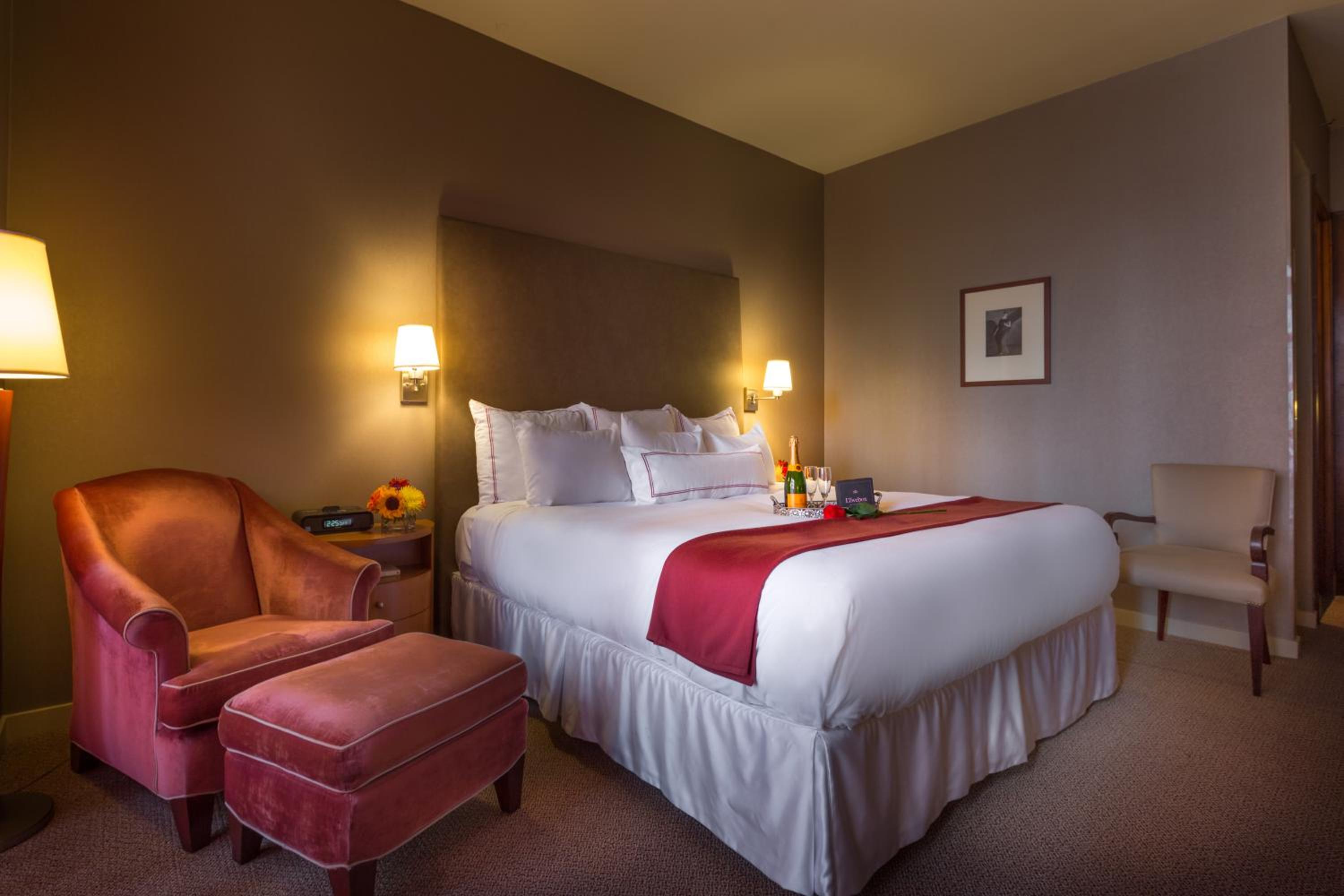 King Room with Balcony thumbnail 5