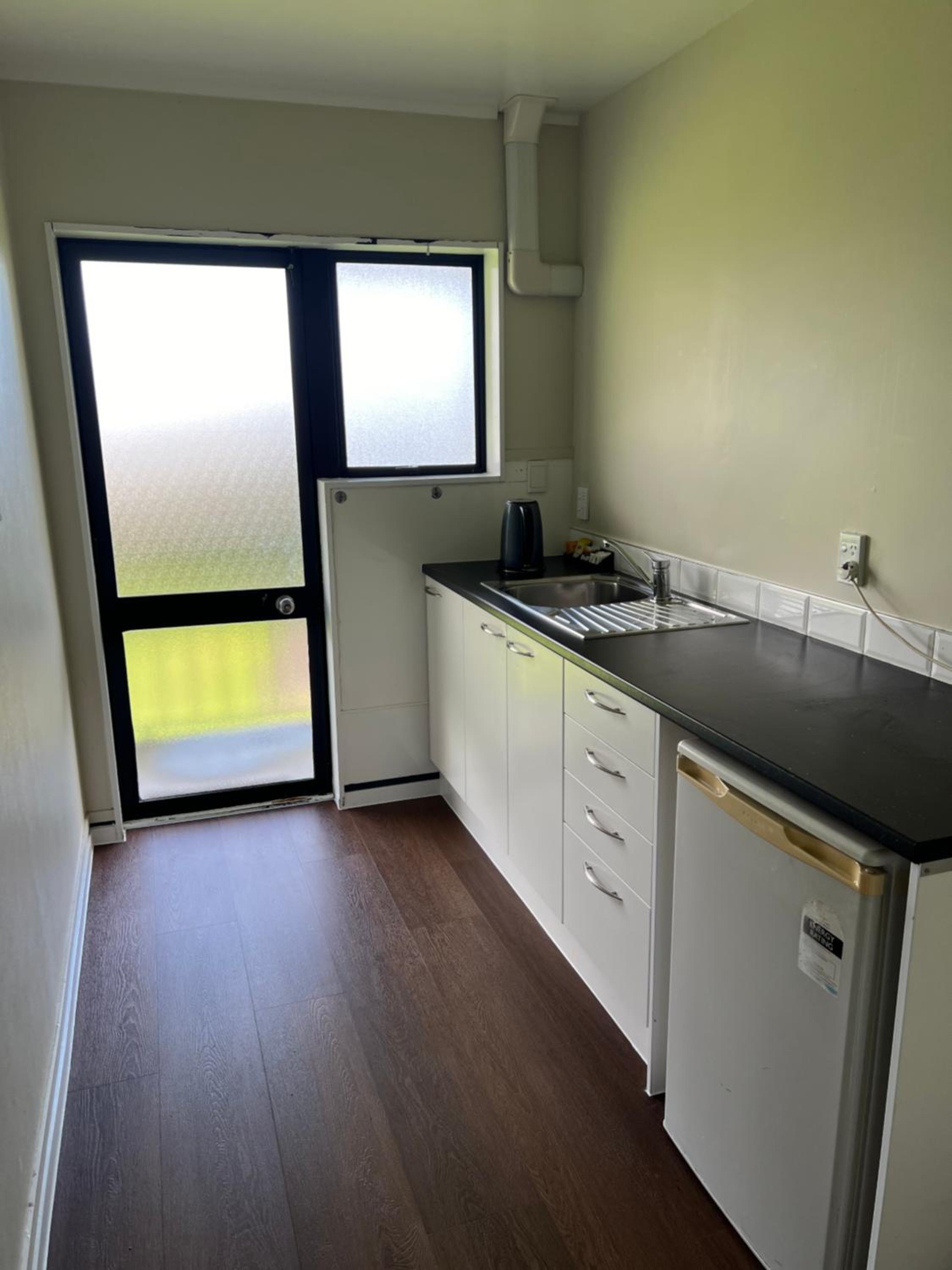 Full Kitchen Studio Downstairs photo 2