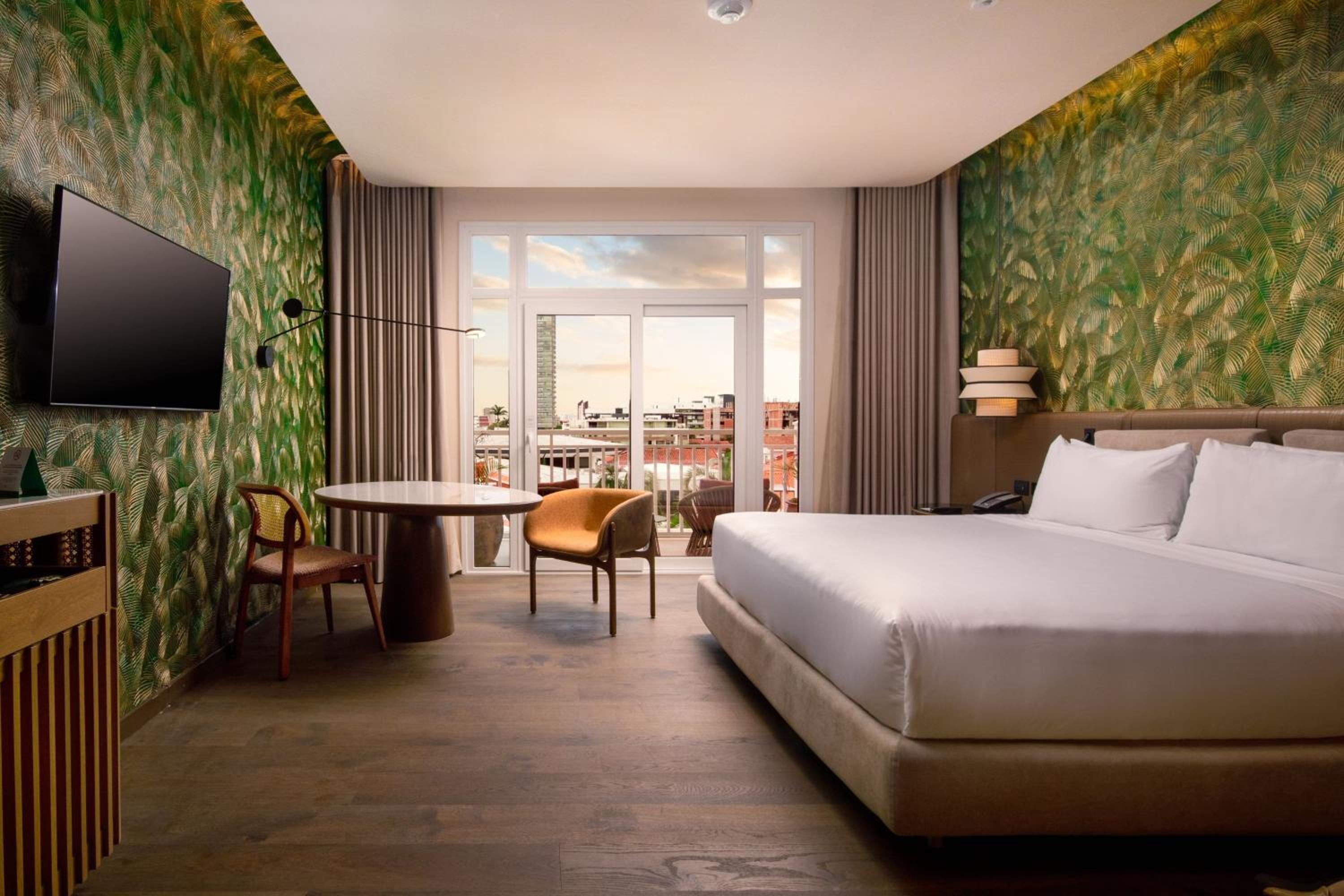 King Room with Pool View - Club Lounge Access