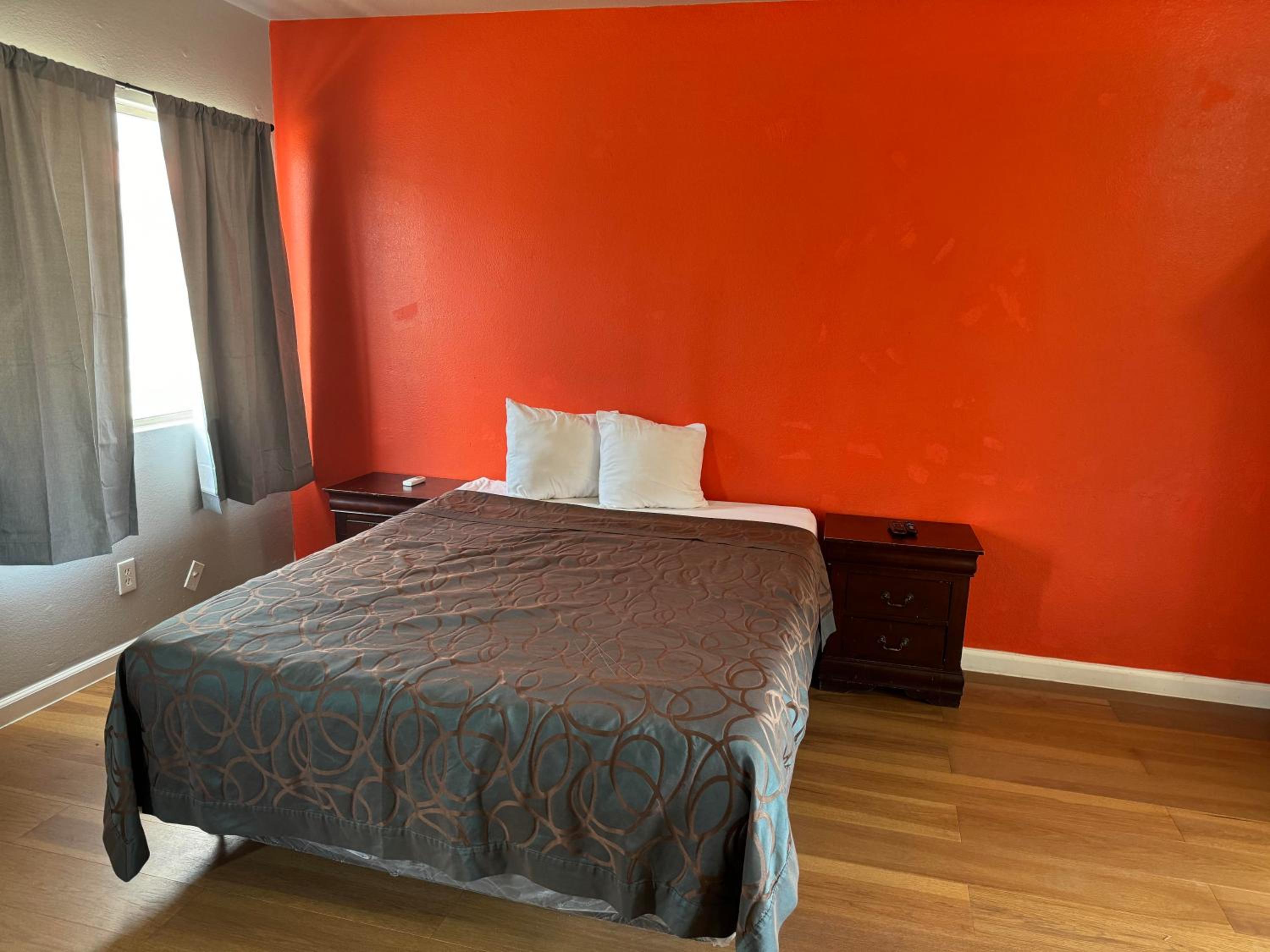 Queen Room photo 3