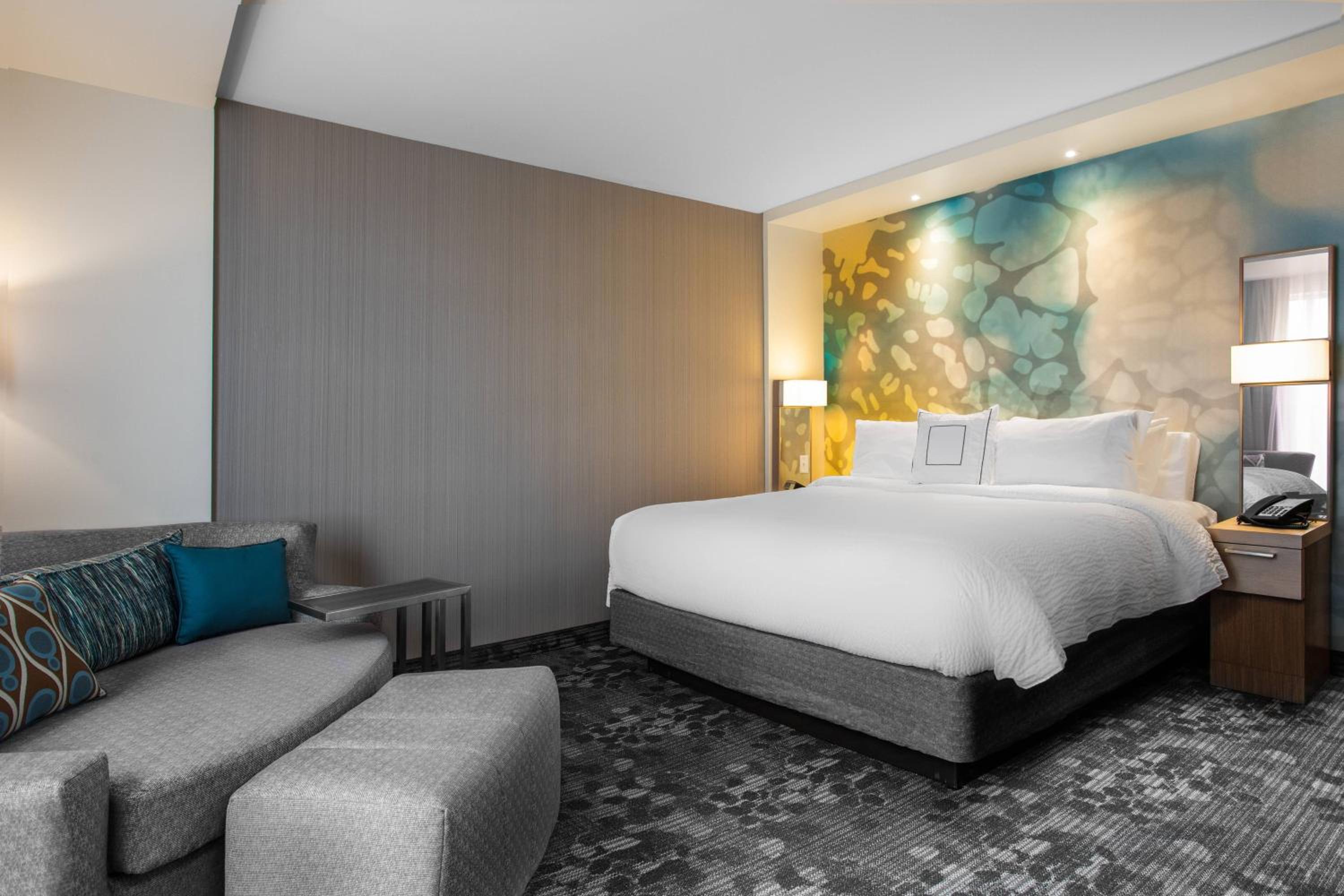 King Room with Sofa Bed - Photo 1