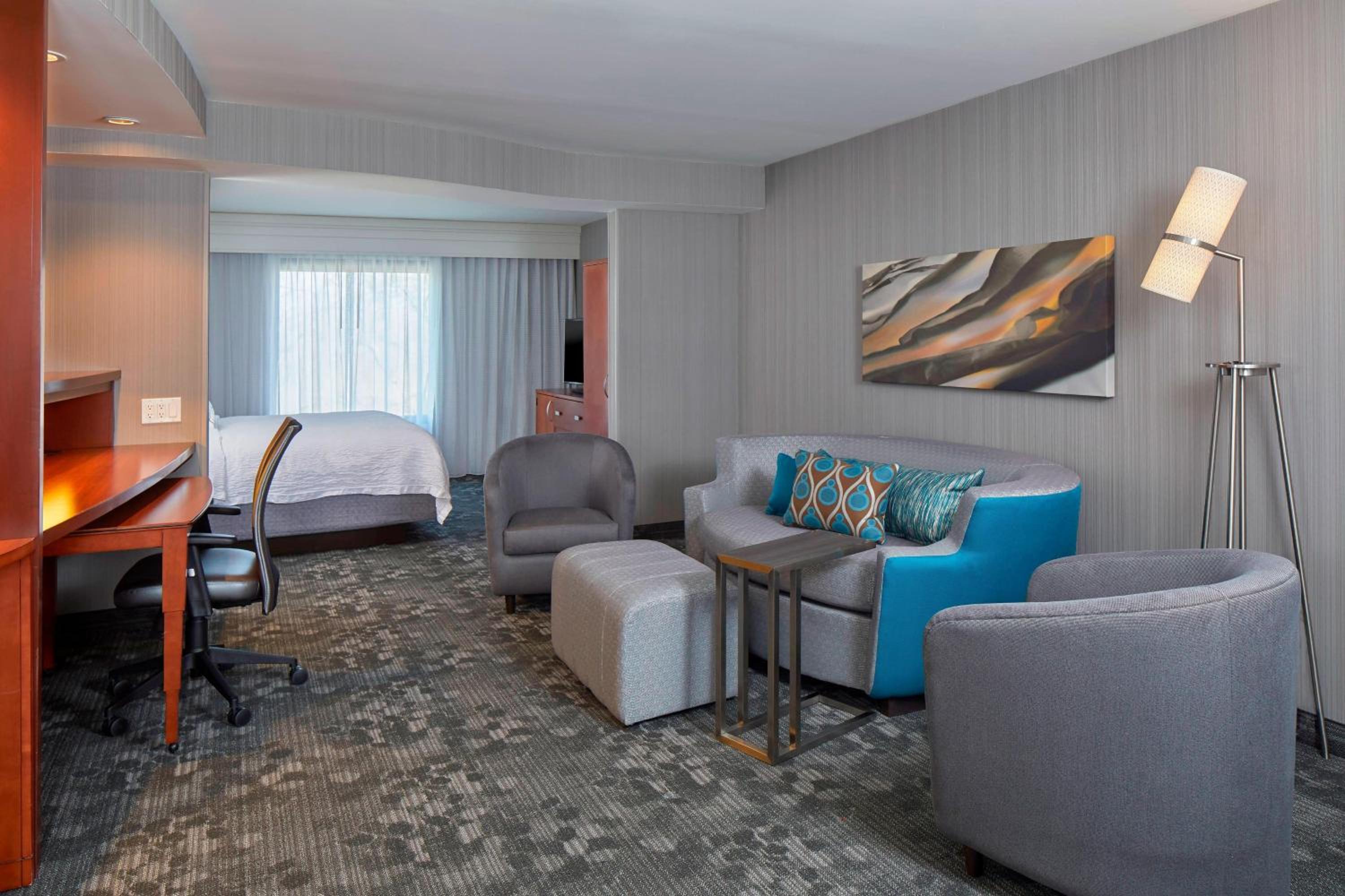 One-Bedroom King Suite - Photo 3