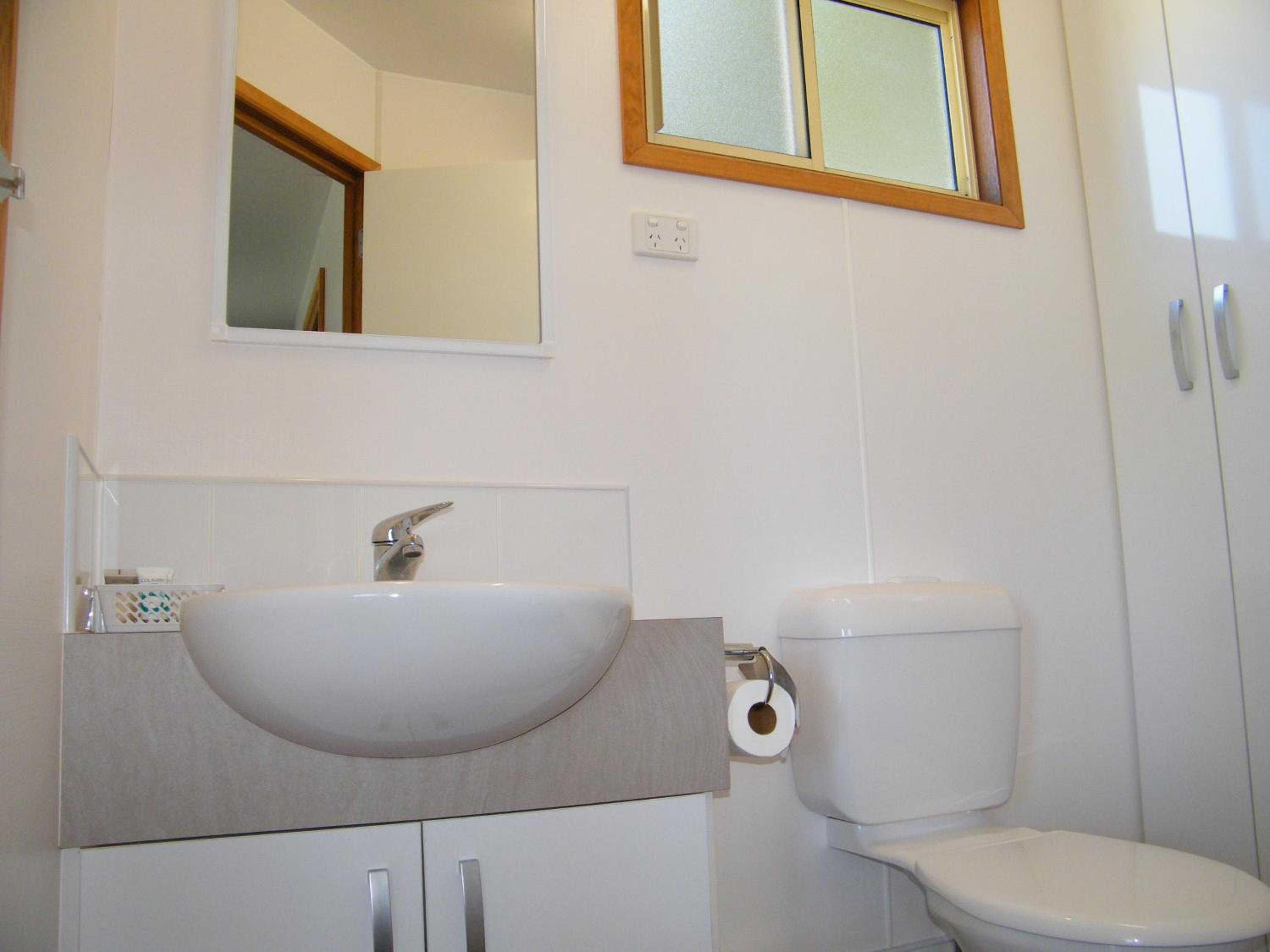 Deluxe Two-Bedroom Cabin - Photo 4