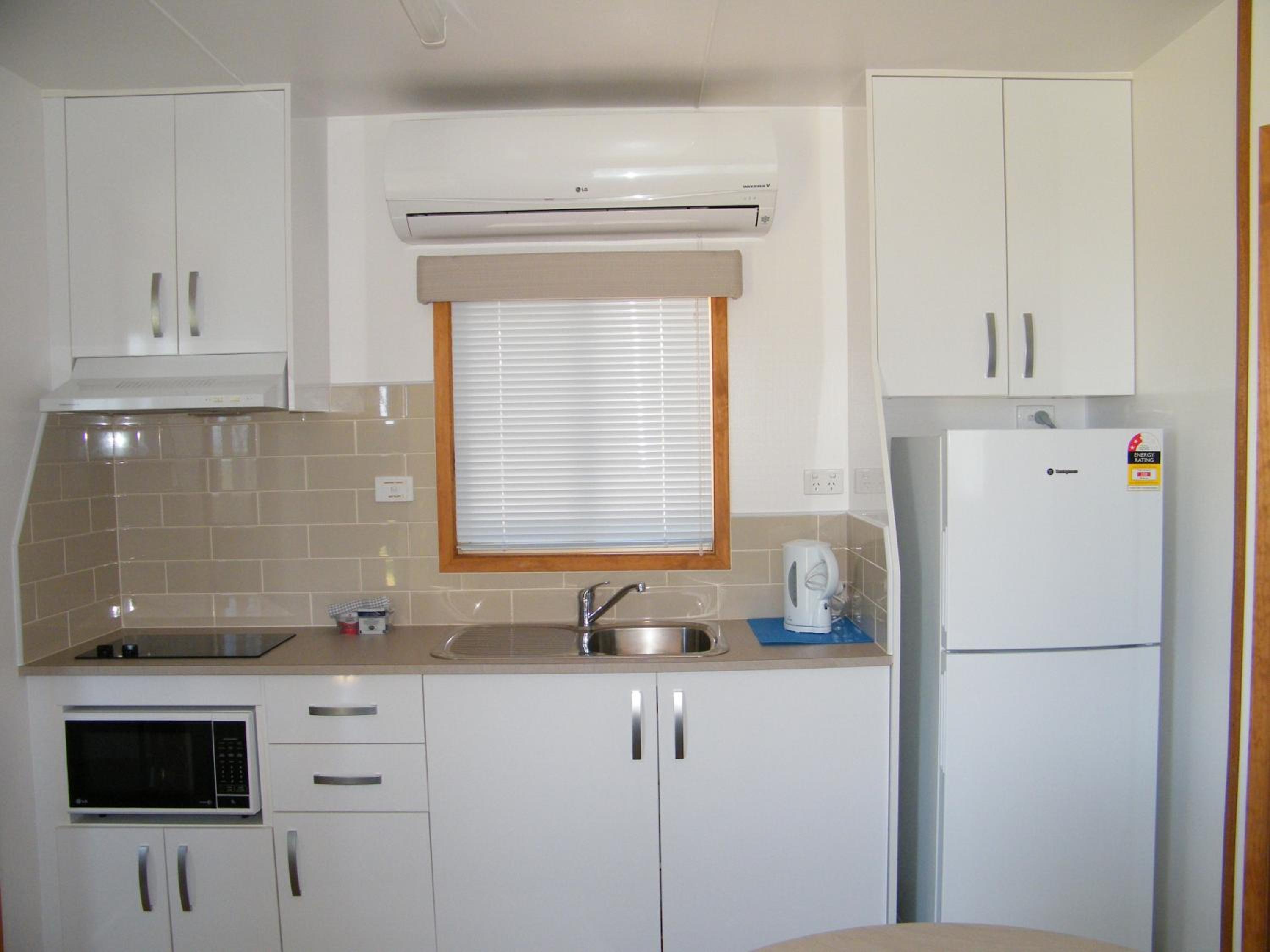 Deluxe Two-Bedroom Cabin - Photo 6