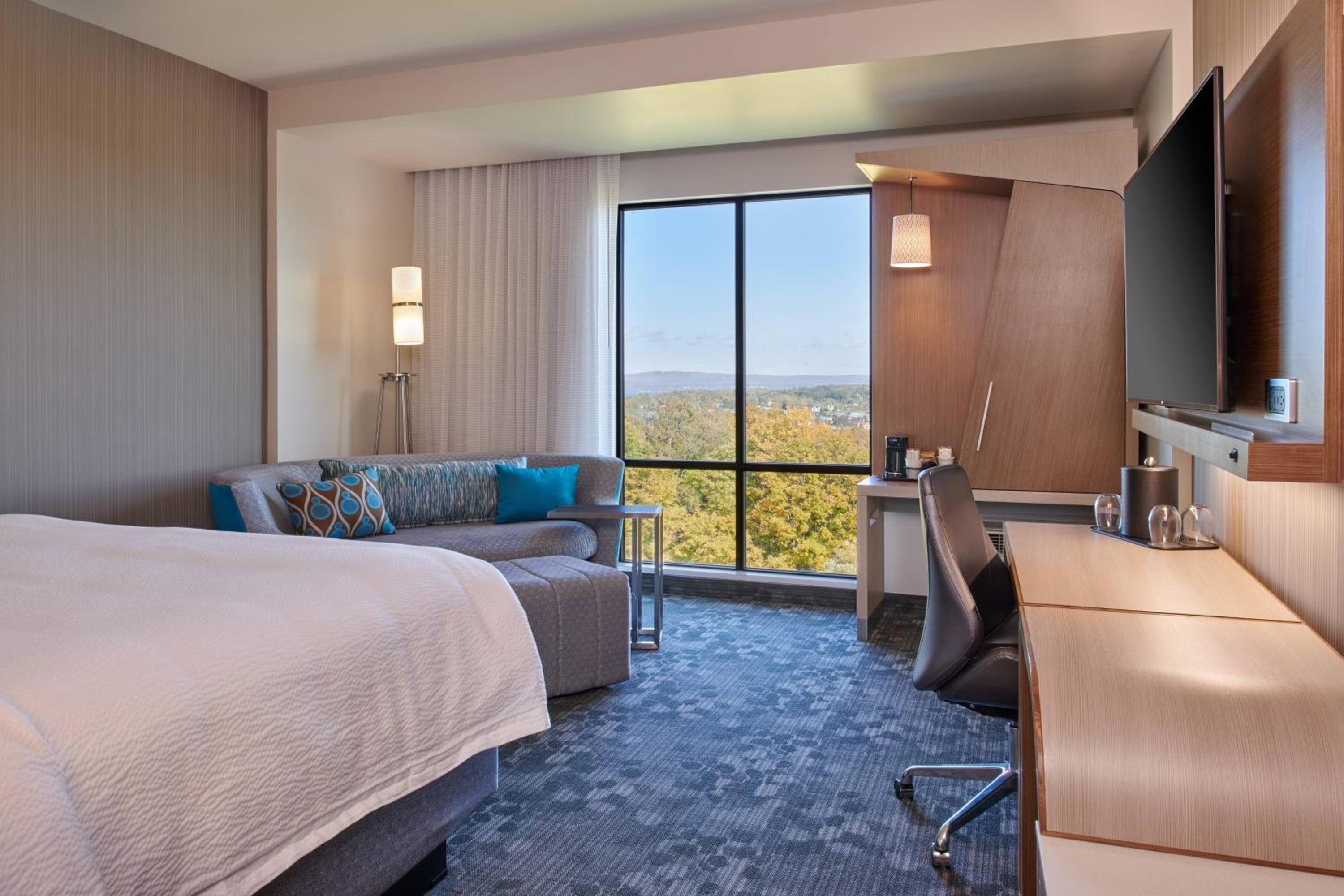 Queen Room with Valley View and Roll-In Shower - Mobility/Hearing Accessible