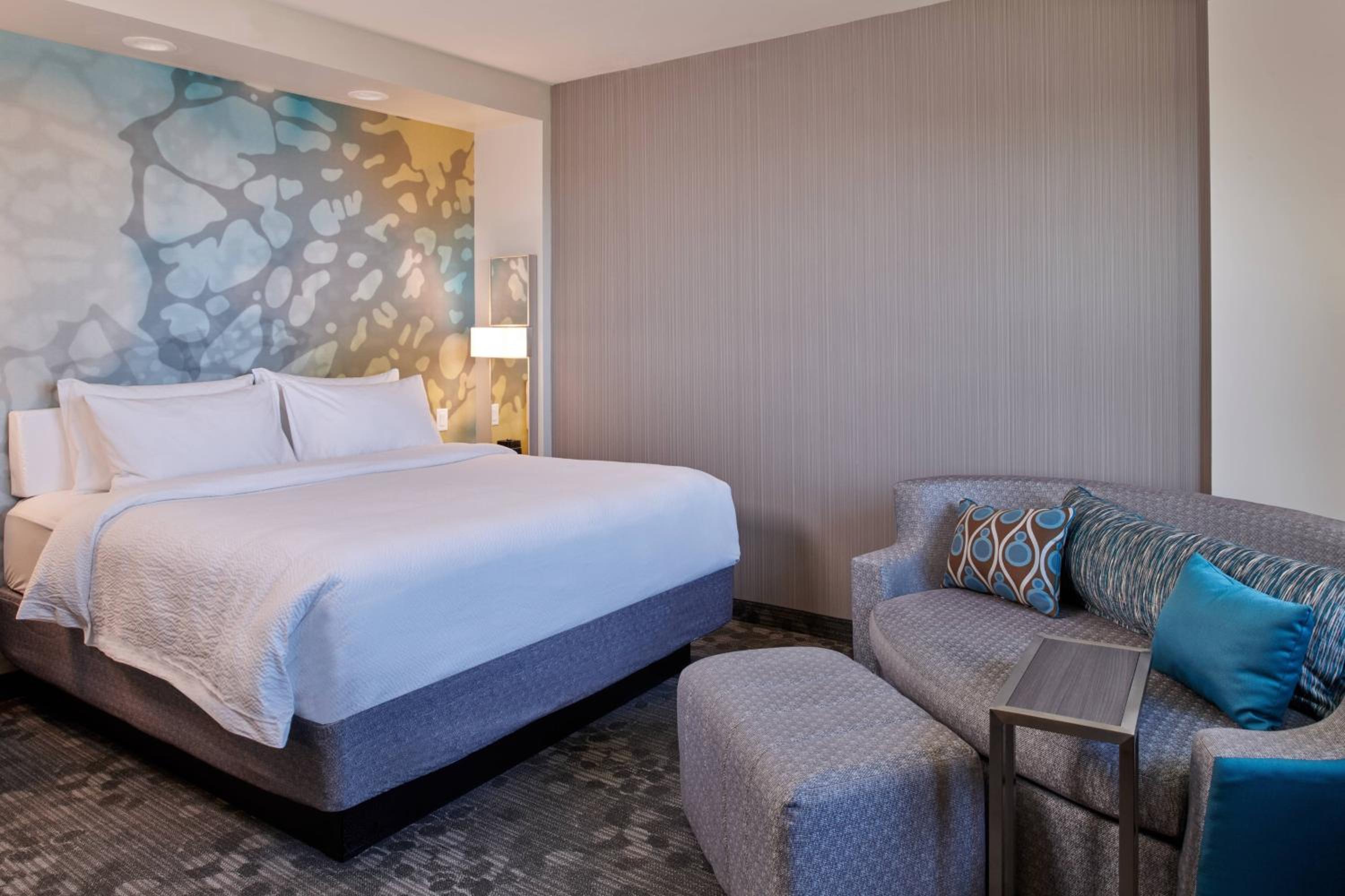 Guest room, 1 King, Valley view - Photo 1