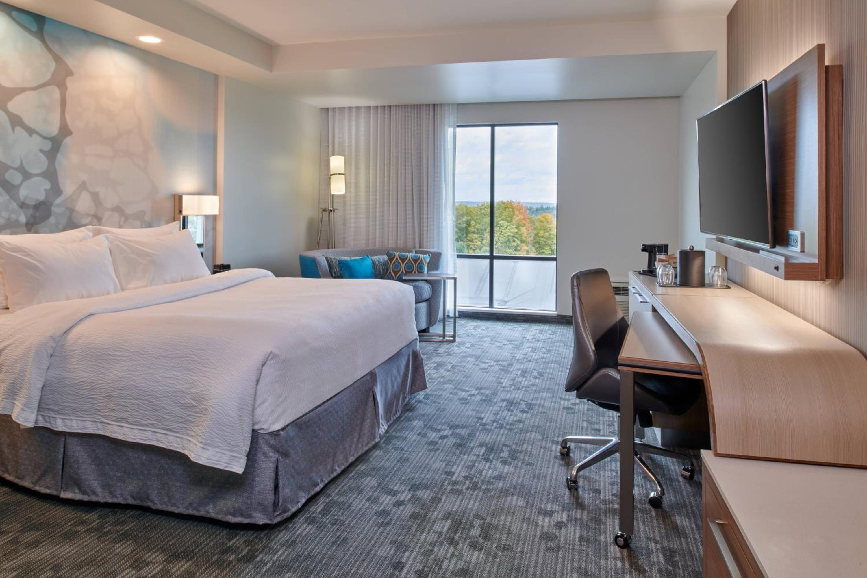 Guest room, 1 King, Valley view - Photo 4