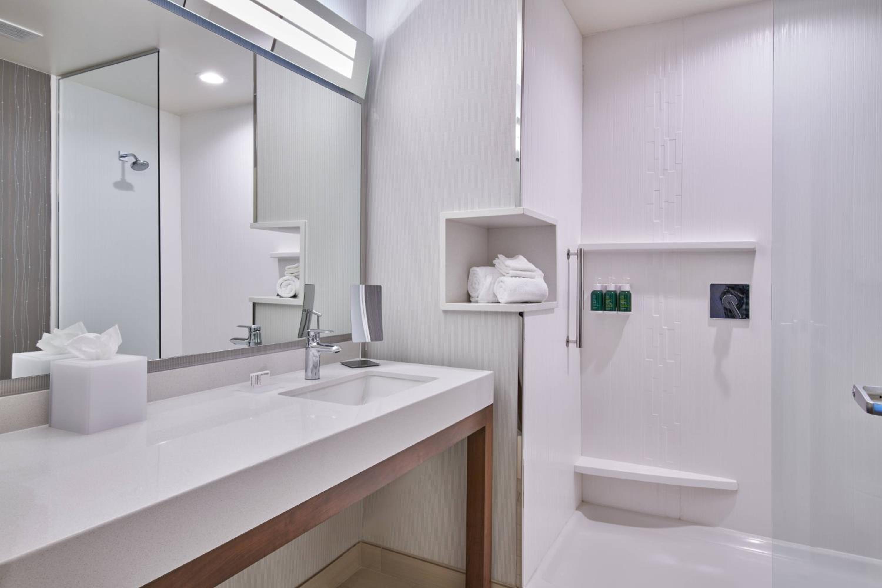 Guest room, 1 King, Valley view - Photo 5