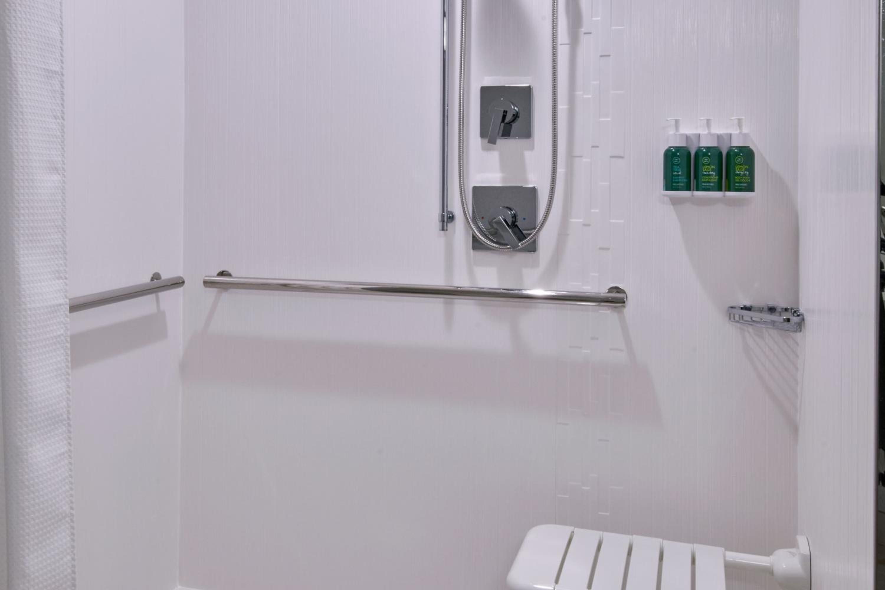 Queen Room with Two Queen Beds and Roll-in Shower - Mobility and Hearing Accessible - Photo 4