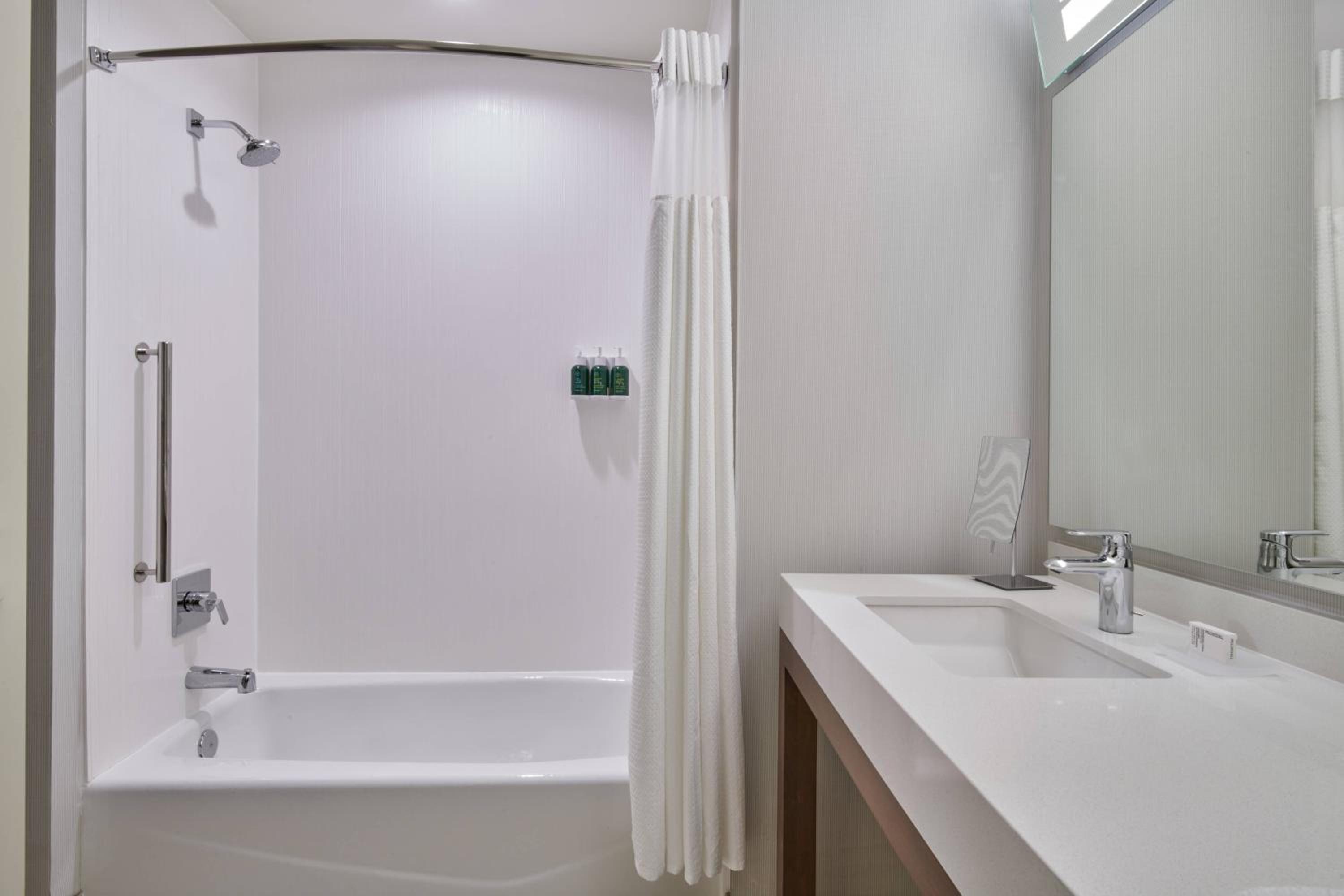 Queen Room with Two Queen Beds and Roll-in Shower - Mobility and Hearing Accessible - Photo 5