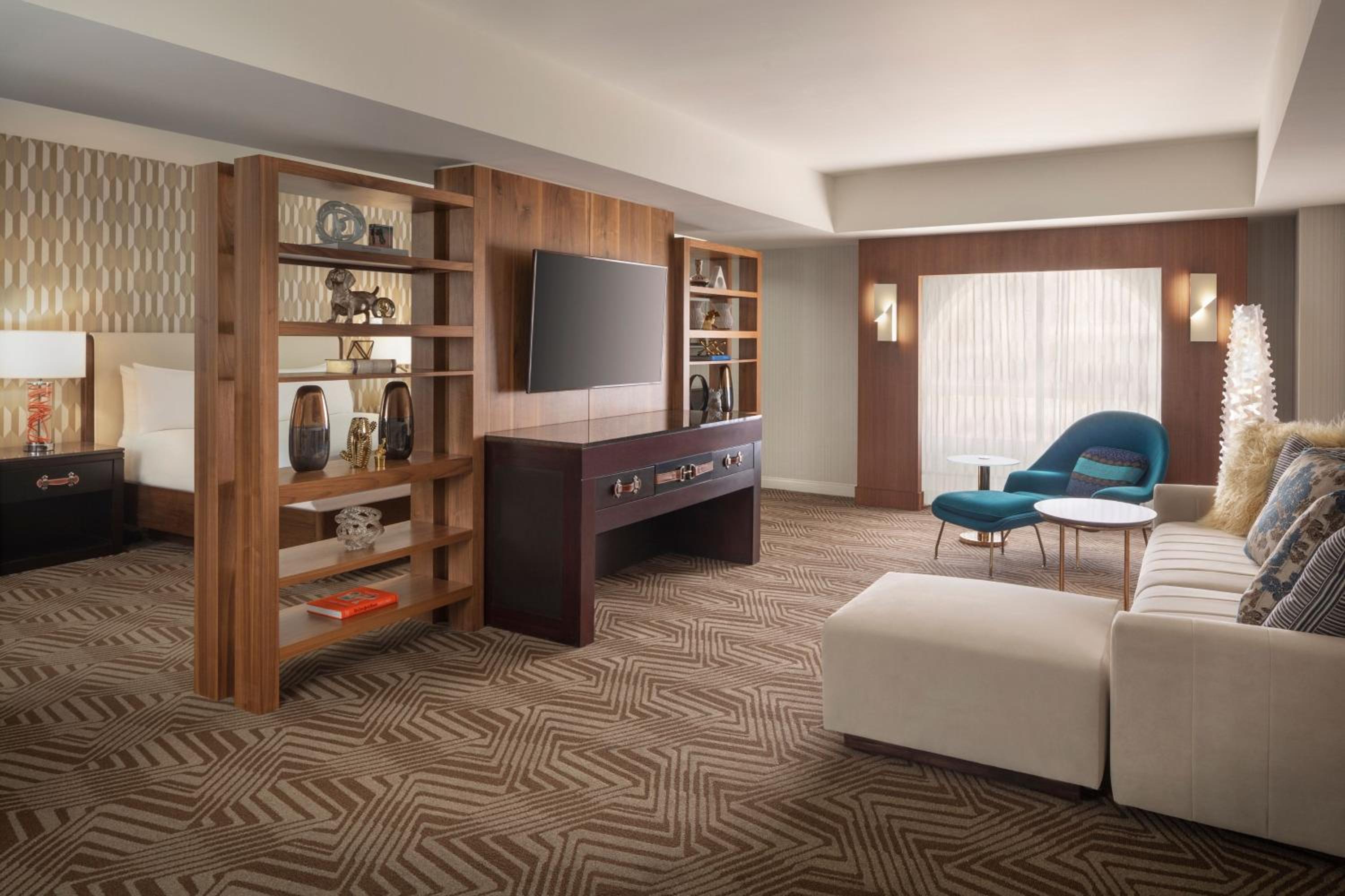 Executive King Suite - Photo 4