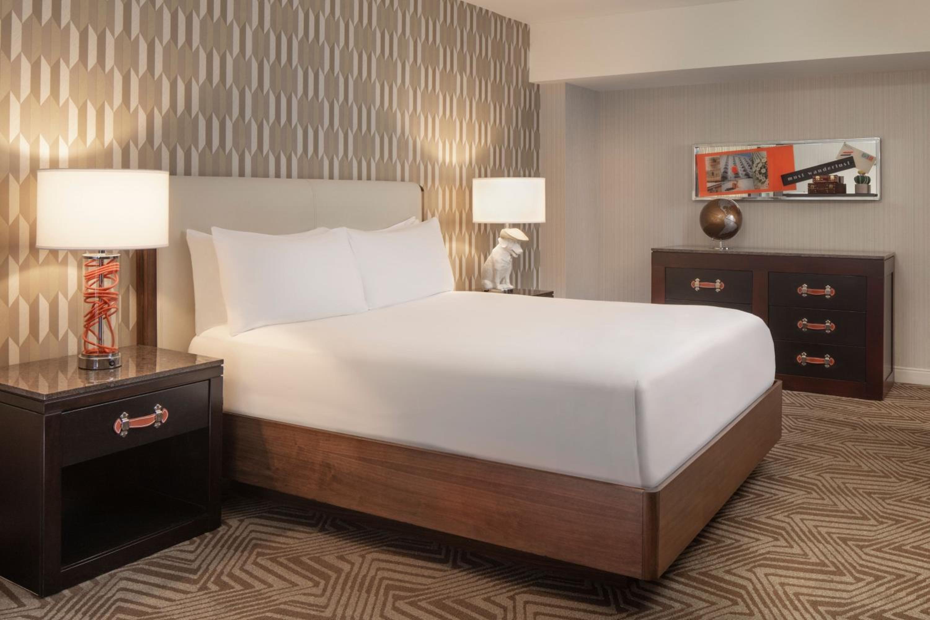 Executive King Suite - Photo 5