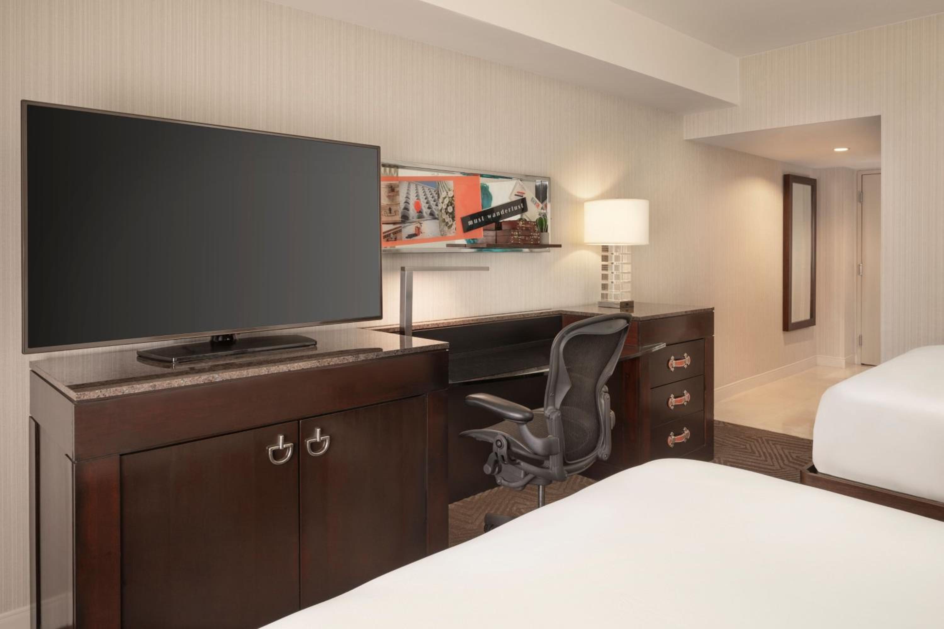 Queen Room with Two Queen Beds - Photo 6