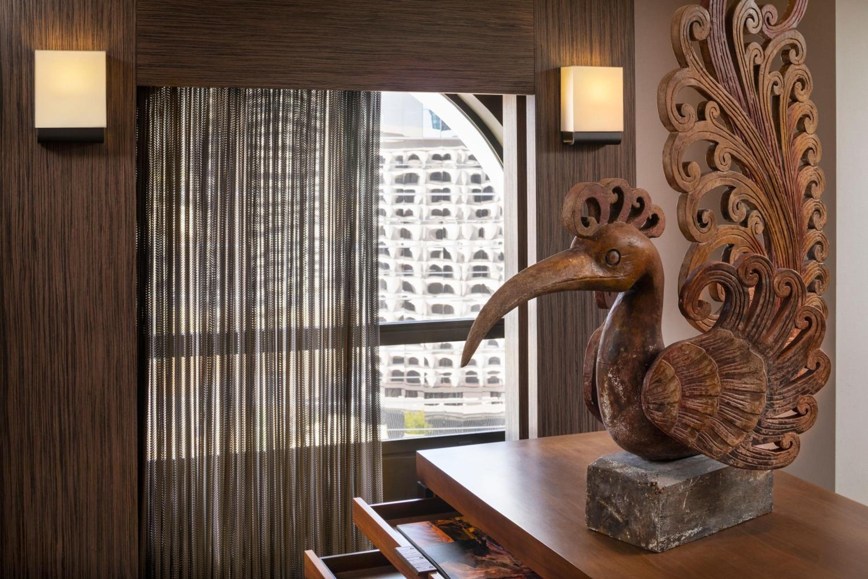Club level, Guest room, 1 King, High floor - Photo 6