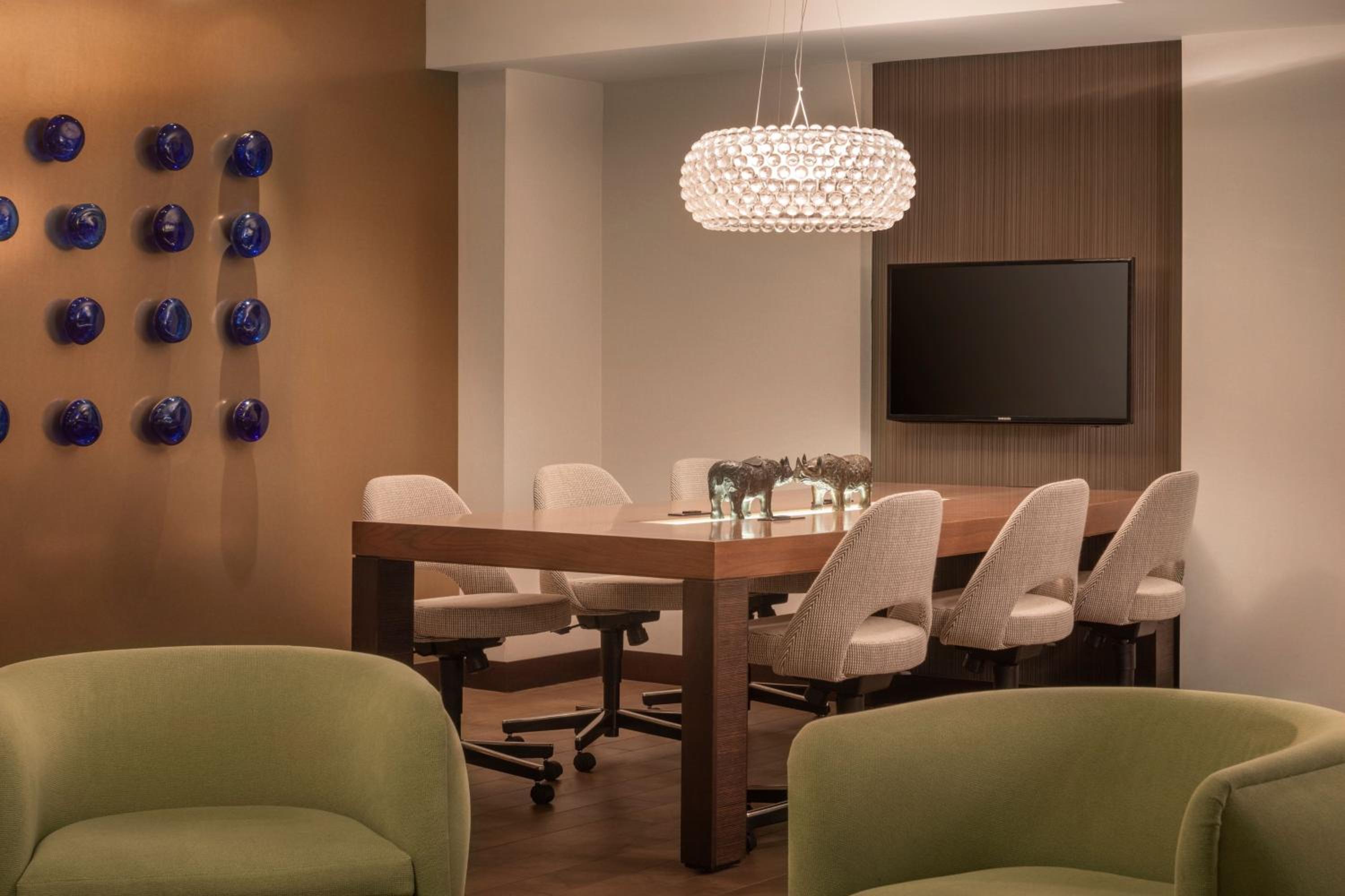Club level, Guest room, 1 King, High floor - Photo 3