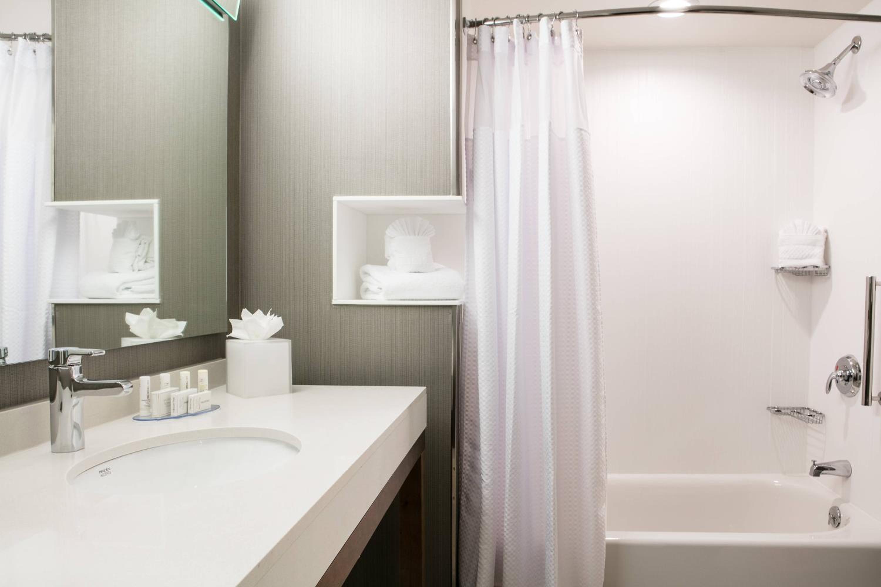 Larger Queen Room with Two Queen Beds, Bathtub and Sofa Bed - Mobility Access photo 2