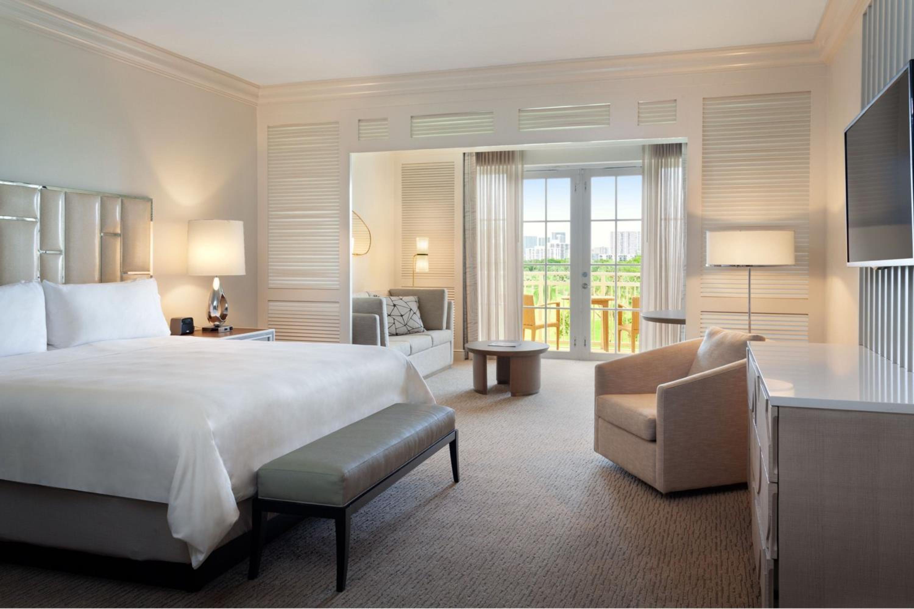 Junior Suite King, Junior Suite, 1 King, Sofa bed, Balcony