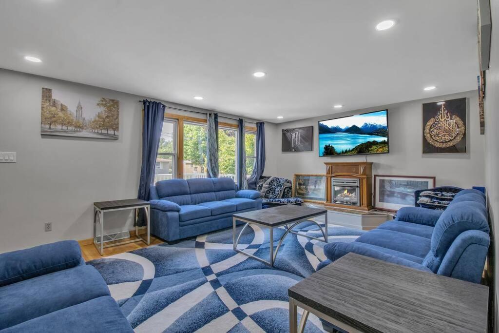 Five-Bedroom House photo 1
