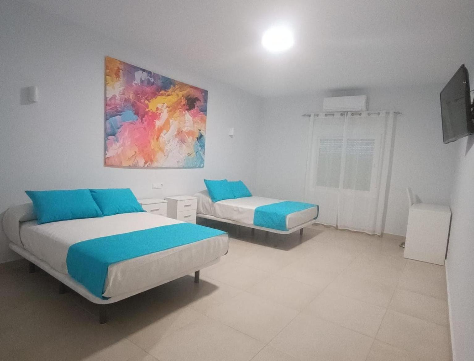 Twin Room with Private Bathroom photo 3