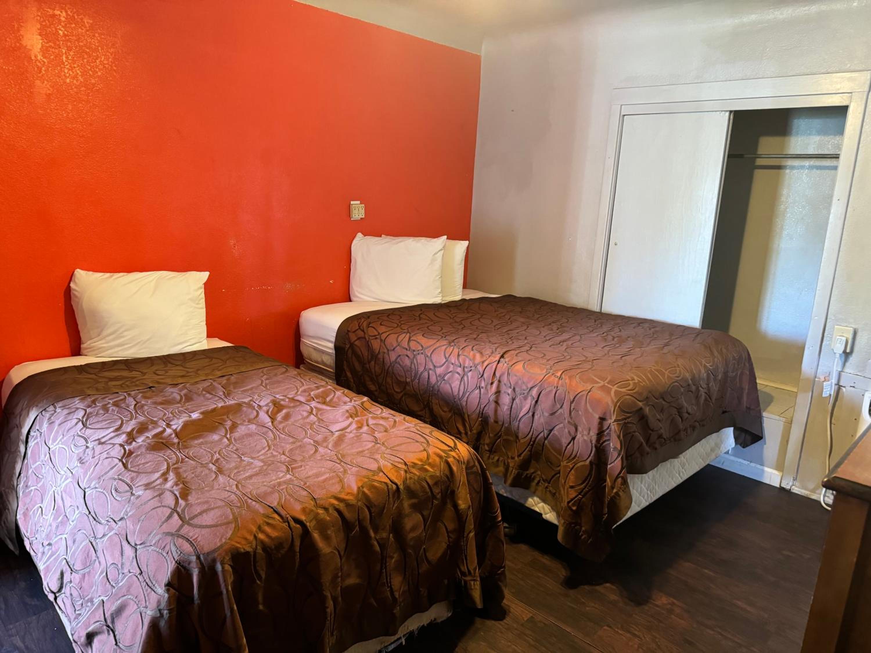 Double Room with Private Bathroom photo 1