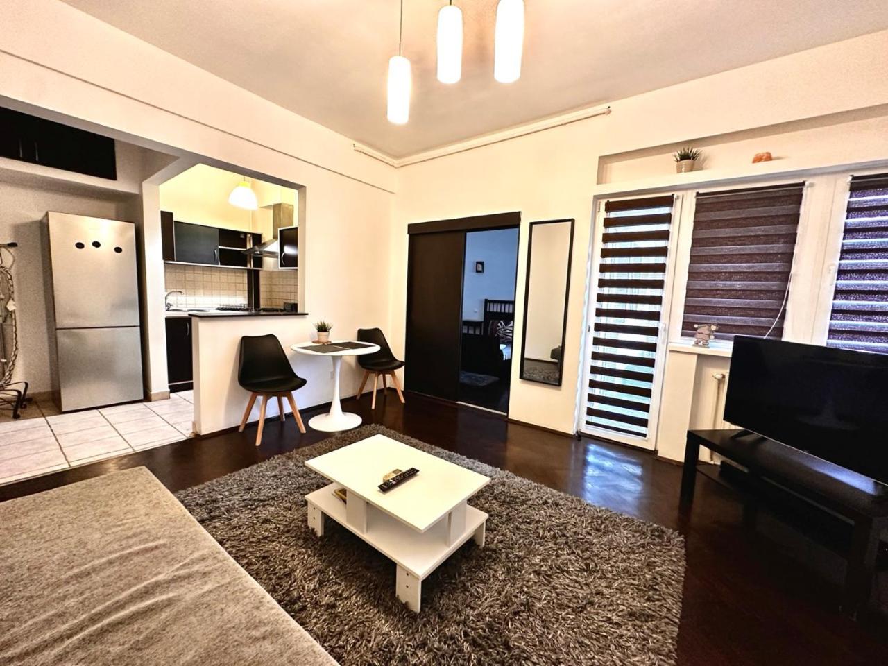 Apartment with Balcony - Photo 30