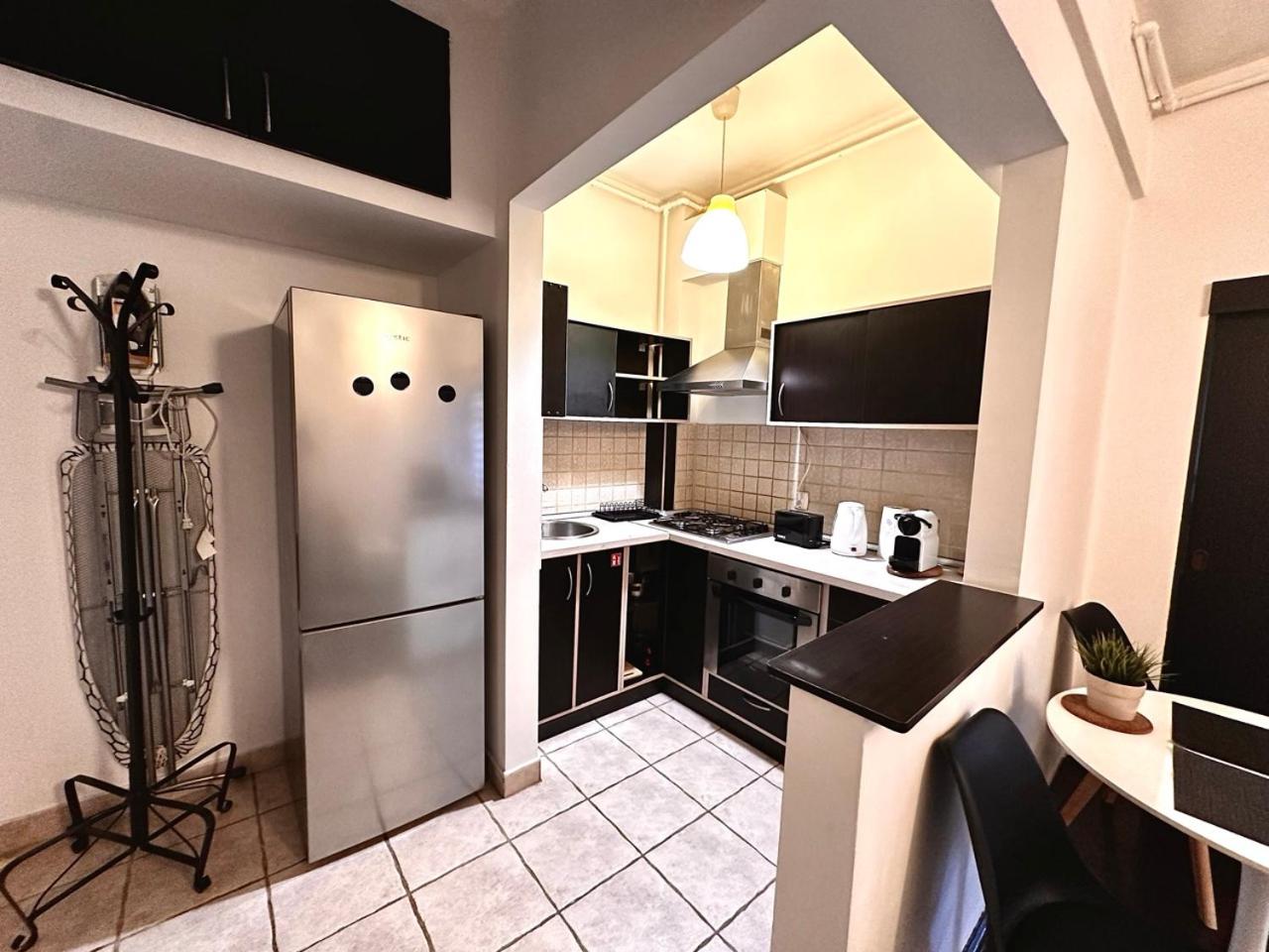 Apartment with Balcony - Photo 33