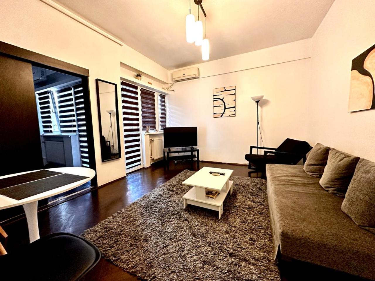 Apartment with Balcony - Photo 8