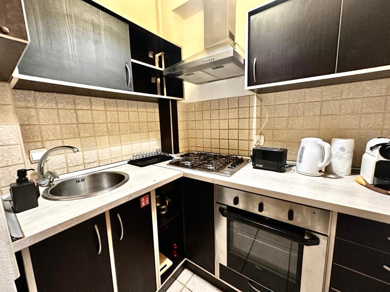 Apartment with Balcony - Photo 10