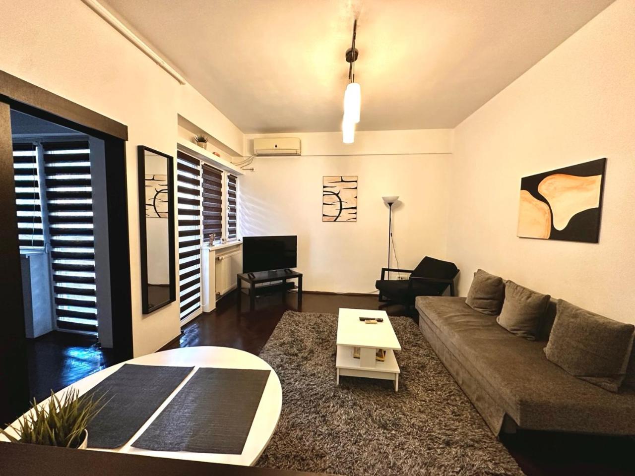 Apartment with Balcony - Photo 12