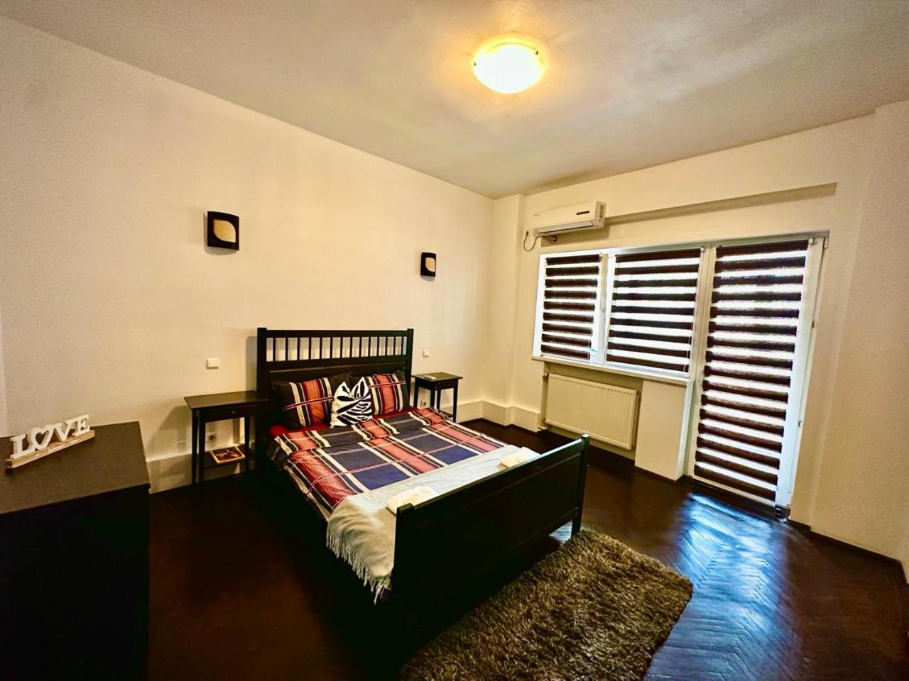 Apartment with Balcony - Photo 17